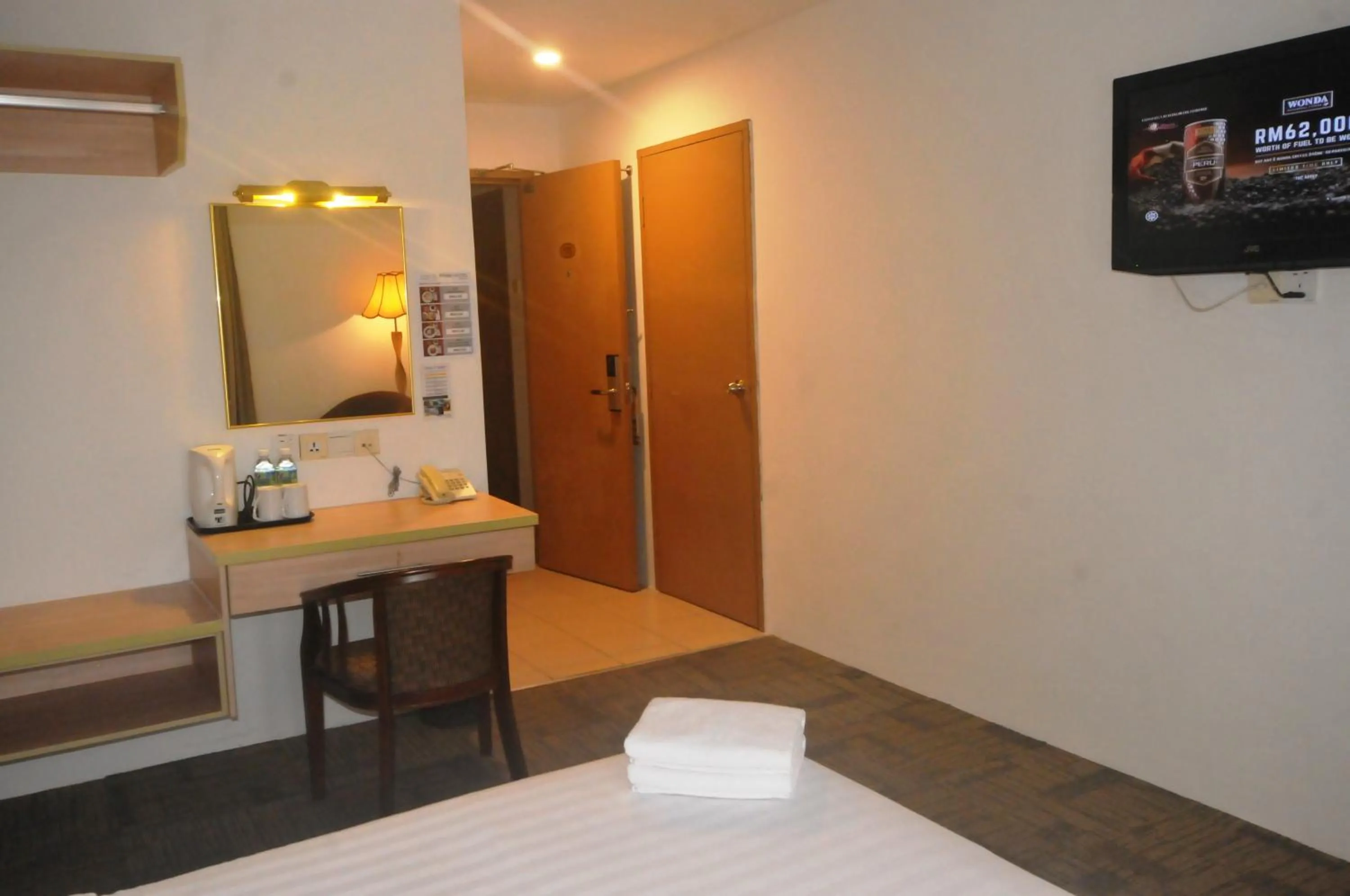hair dresser, Bed in Prima Hotel Melaka