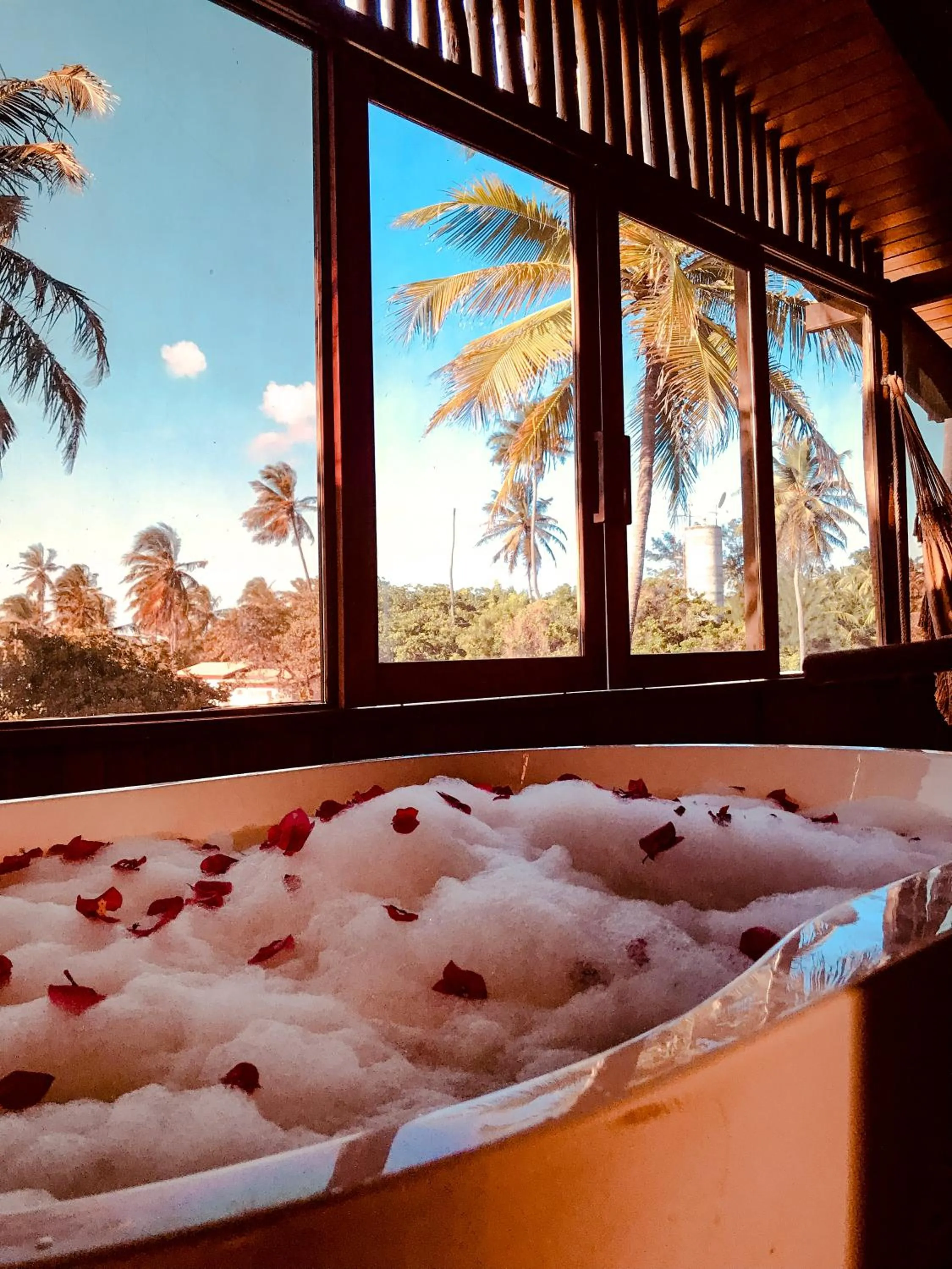 Hot Tub in Aloha Village Bangalôs