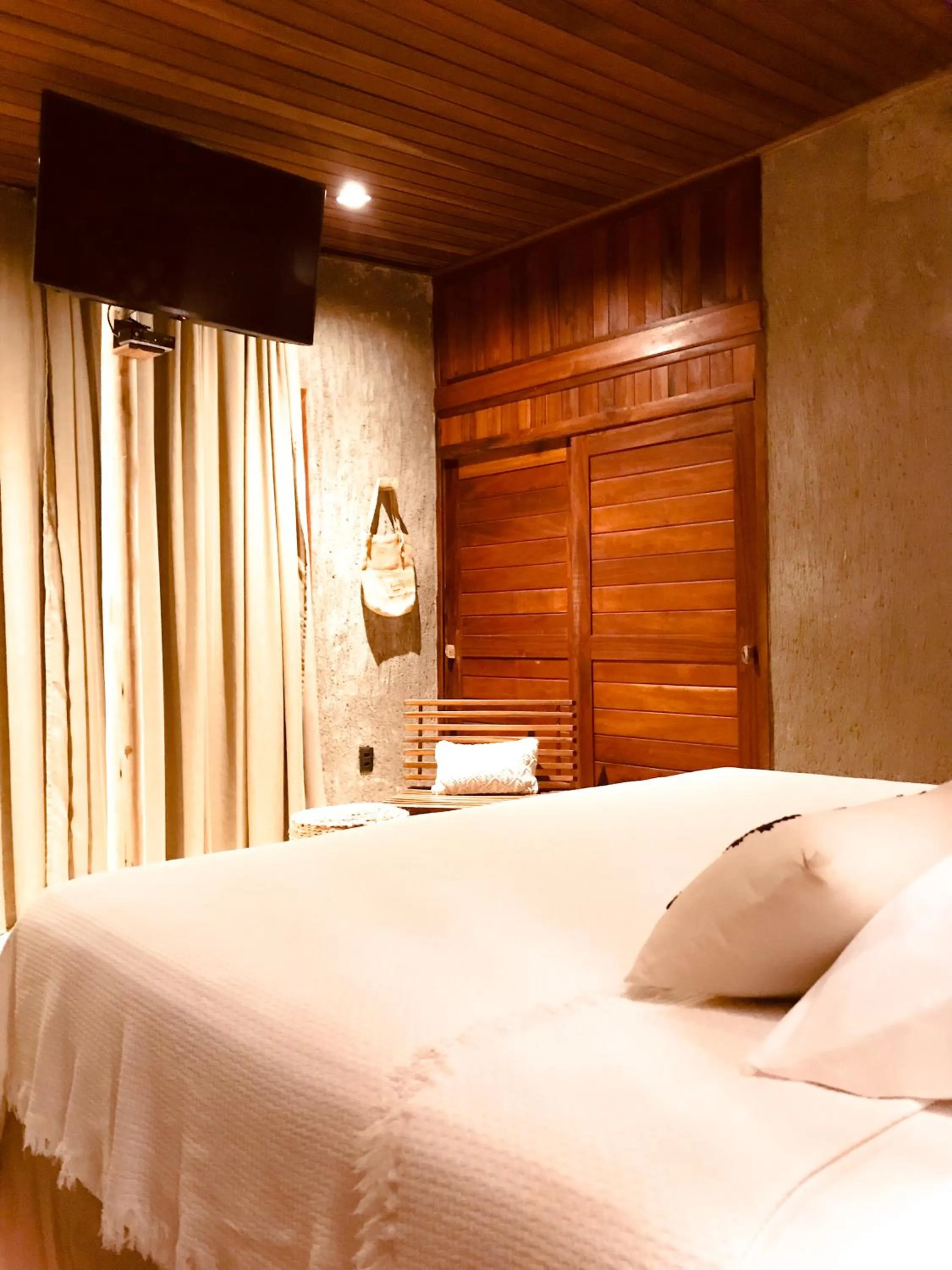 TV and multimedia in Aloha Village Bangalôs