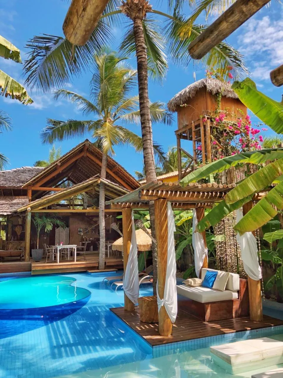 Swimming pool in Aloha Village Bangalôs