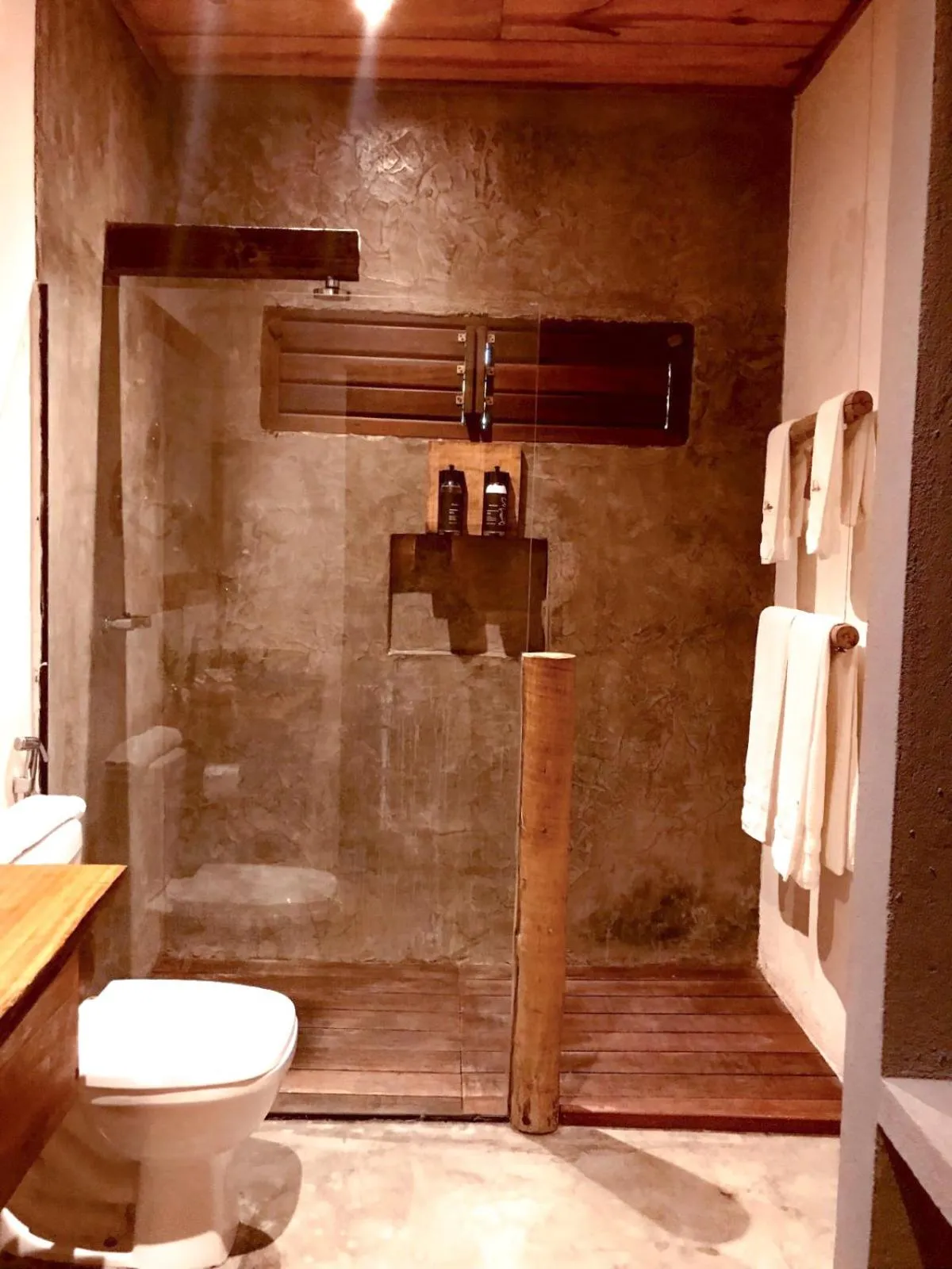 Bathroom in Aloha Village Bangalôs