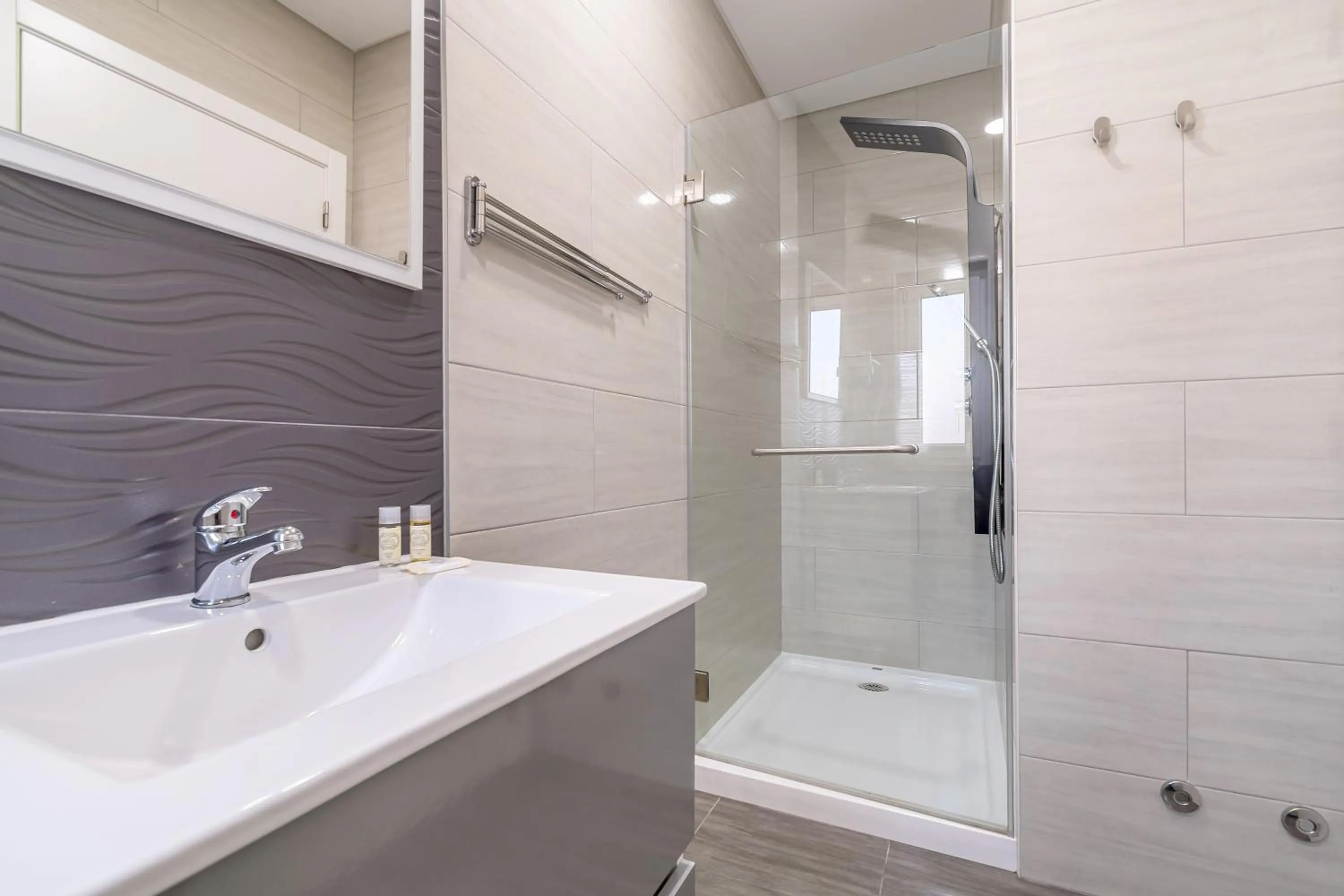 Bathroom in Silver Seahorse Garden Retreat