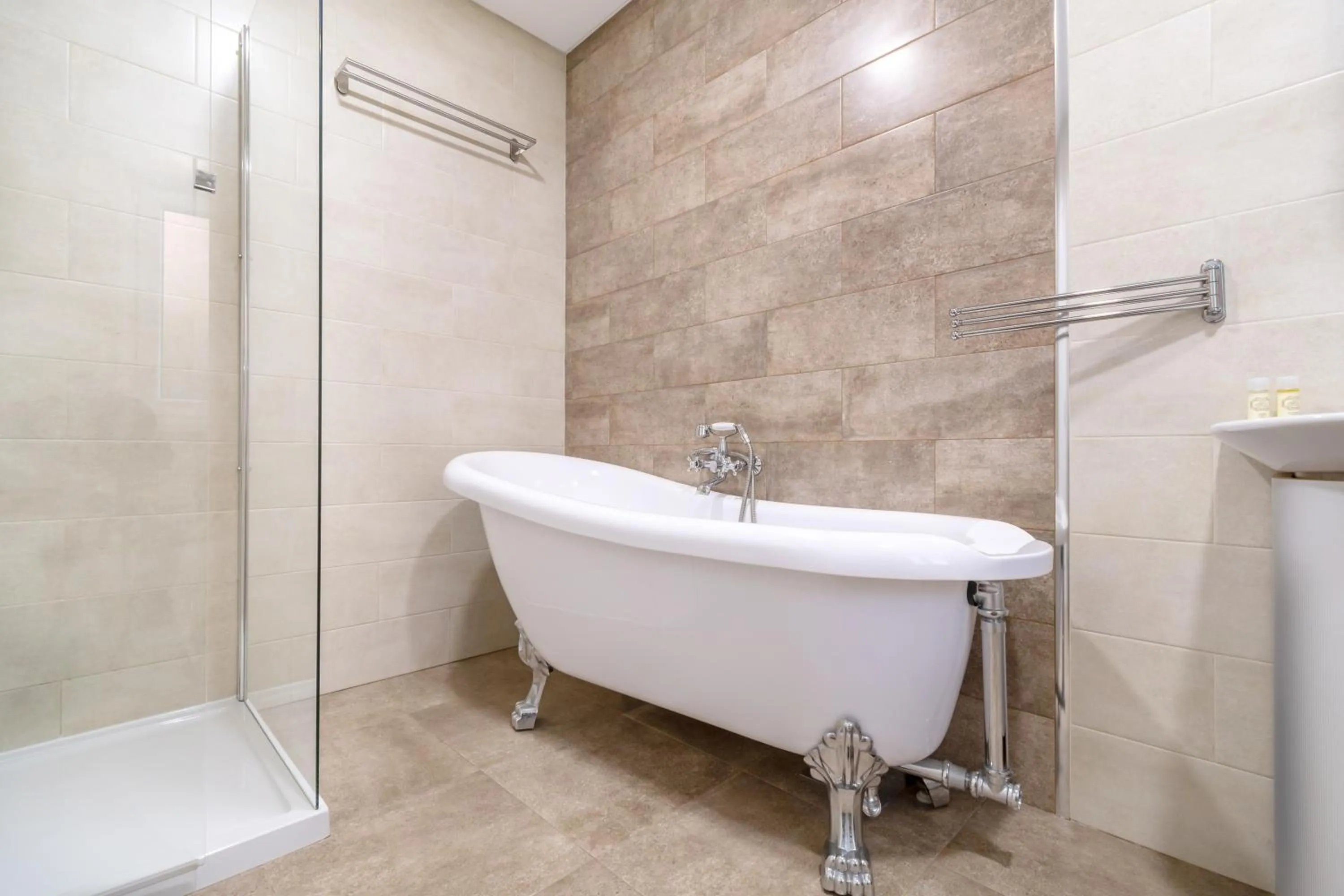 Bathroom in Silver Seahorse Garden Retreat