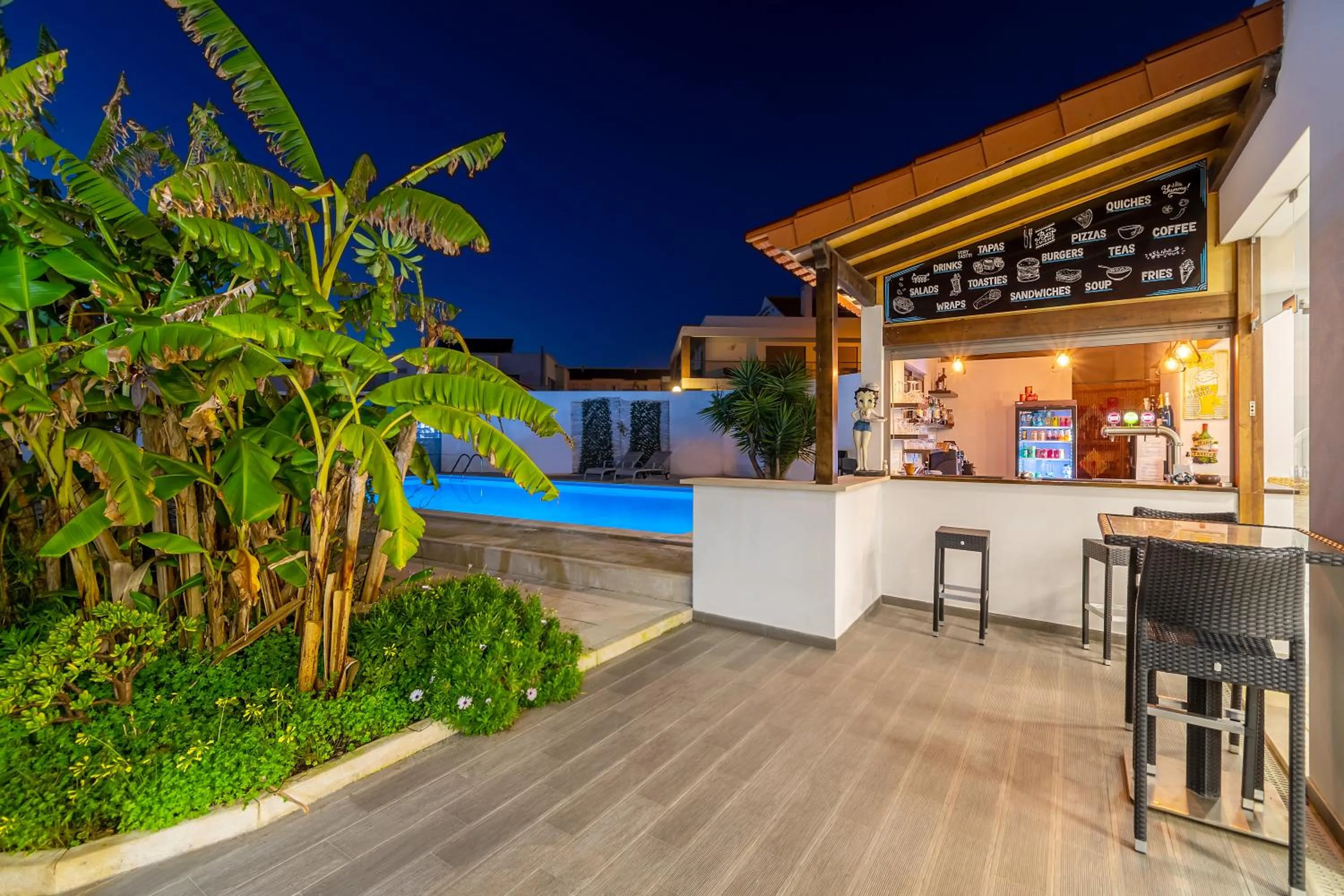 Lounge or bar in Silver Seahorse Garden Retreat