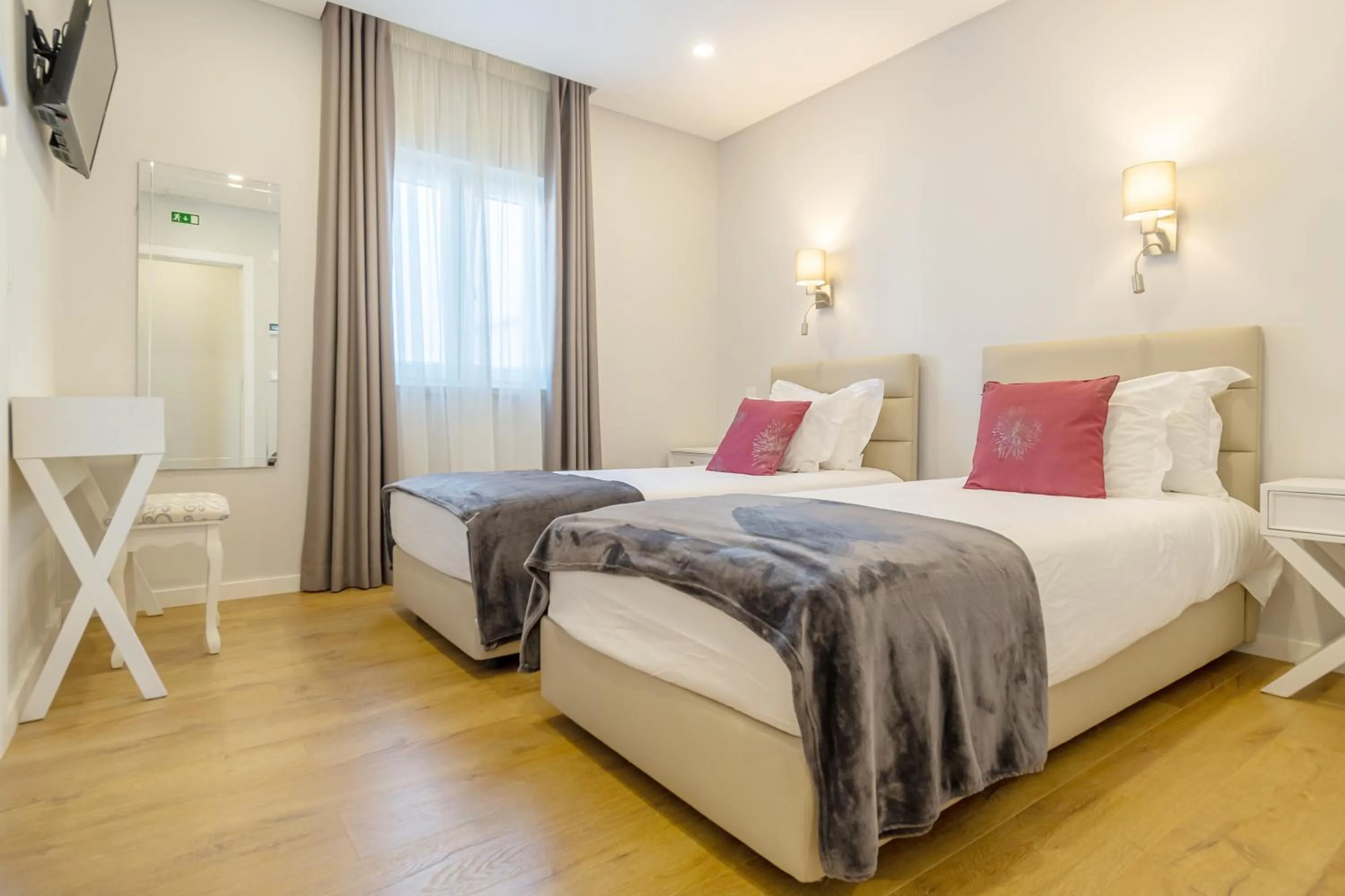 Bedroom, Bed in Silver Seahorse Garden Retreat