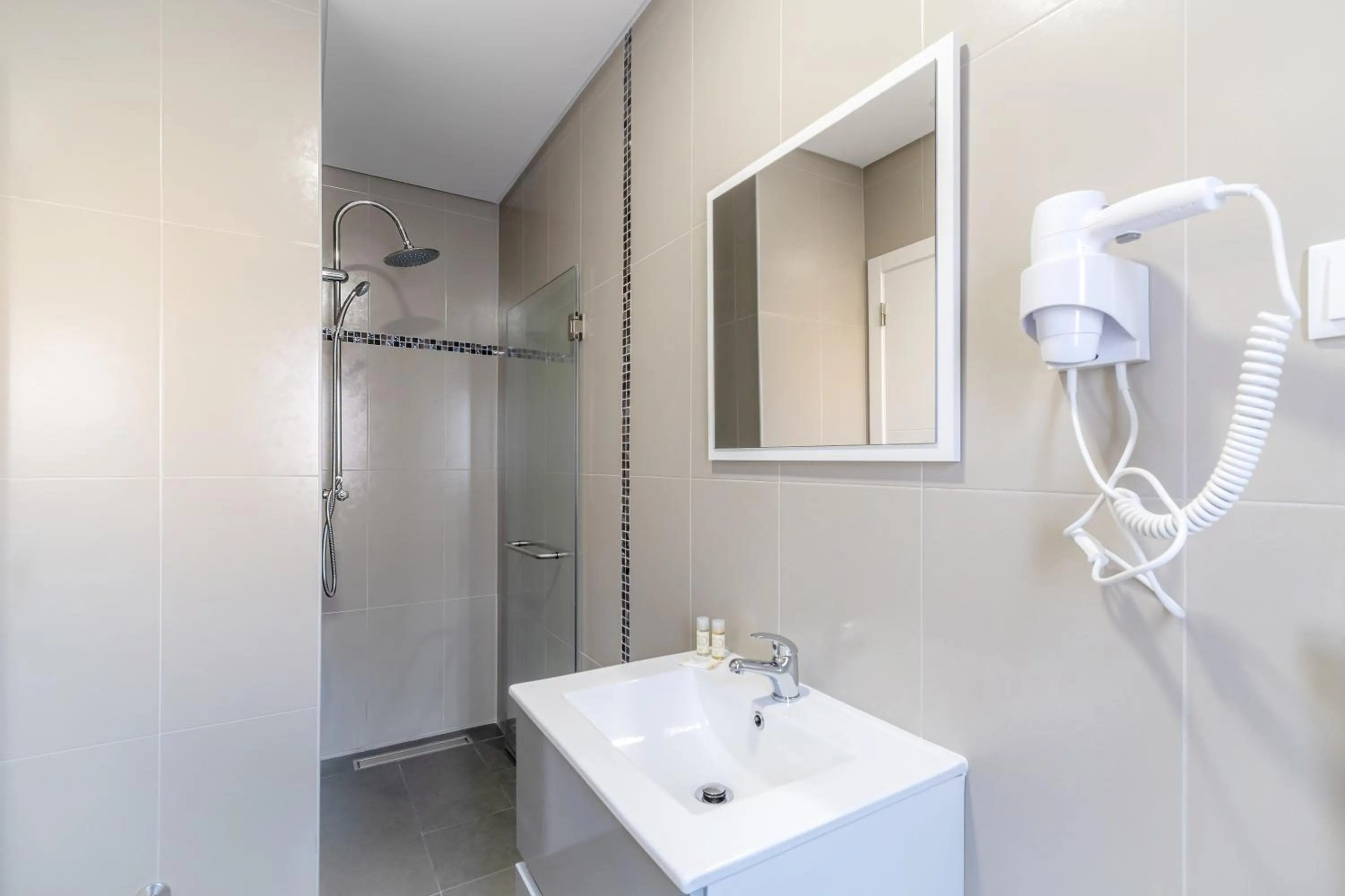 Bathroom in Silver Seahorse Garden Retreat