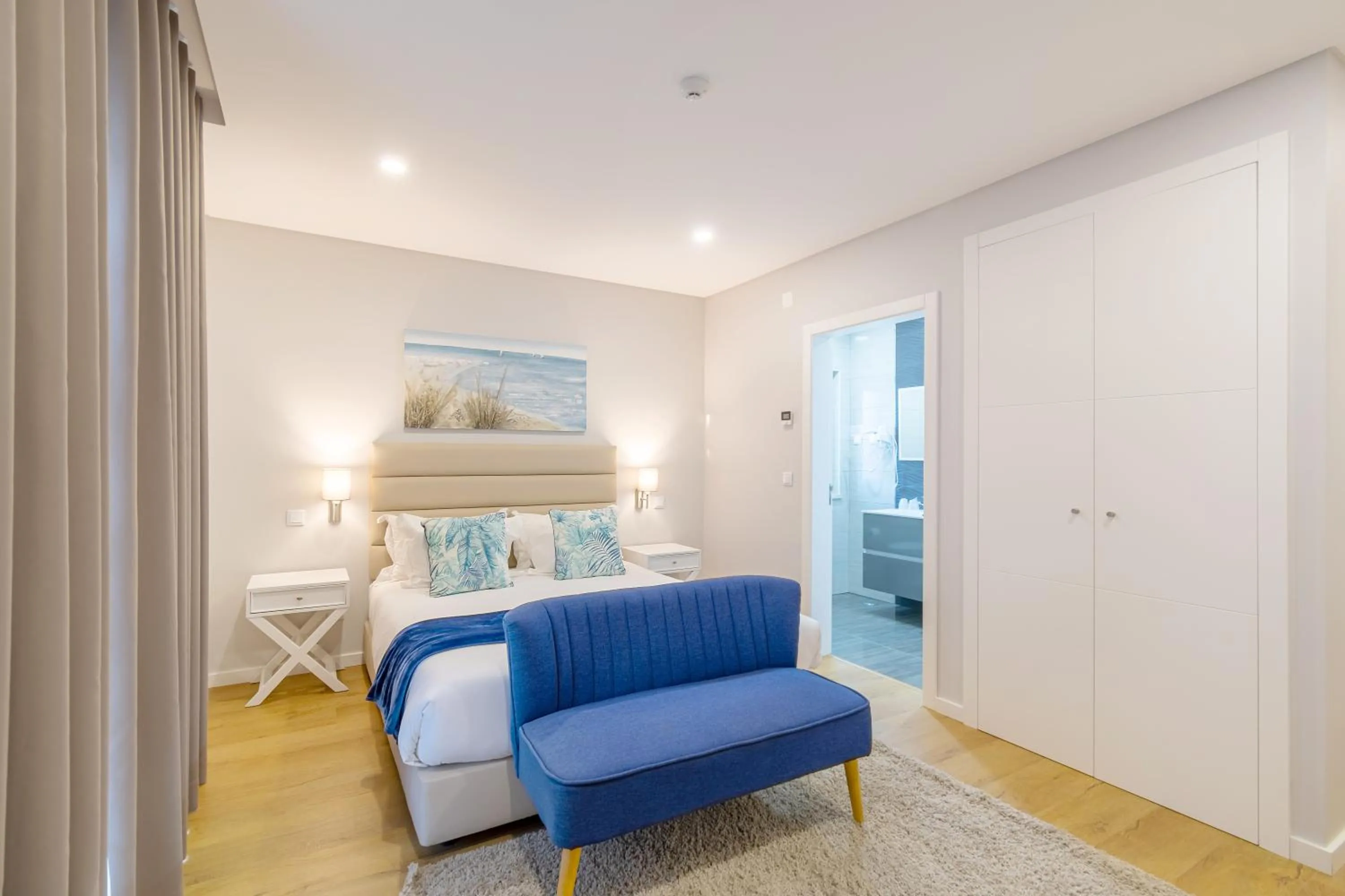 Bedroom, Bed in Silver Seahorse Garden Retreat