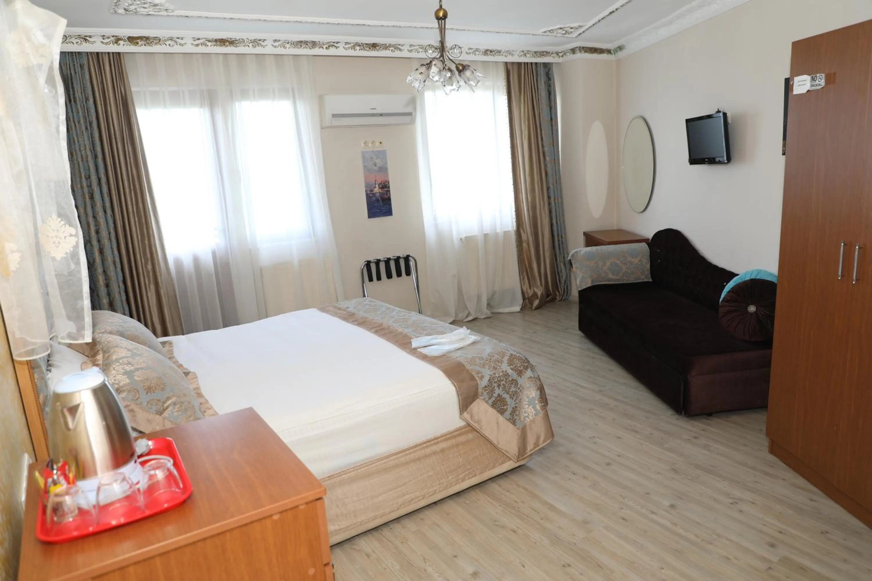 Photo of the whole room, Bed in Seahouse Suites