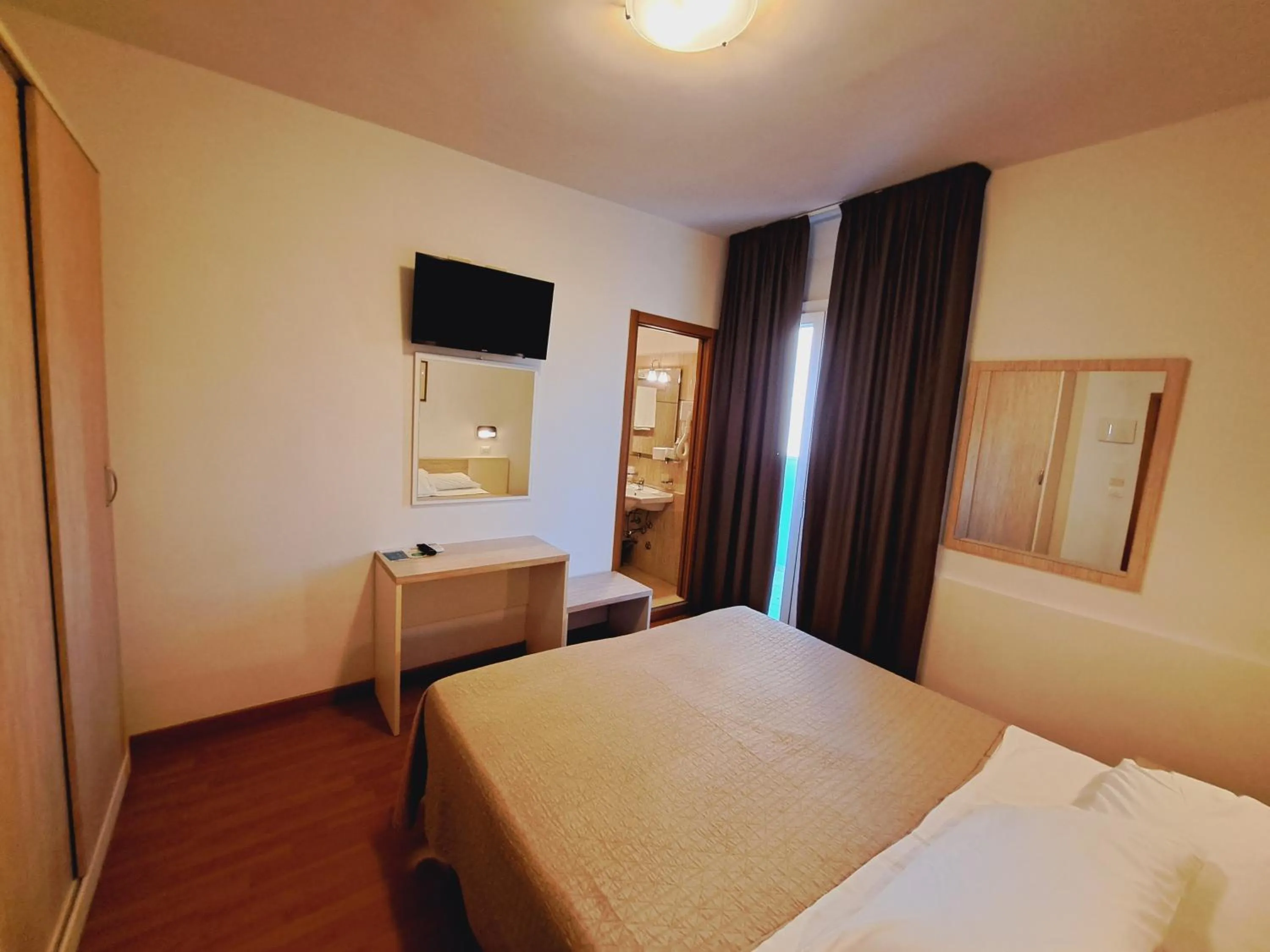 Bedroom, Bed in Hotel Butterfly Wellness & Spa