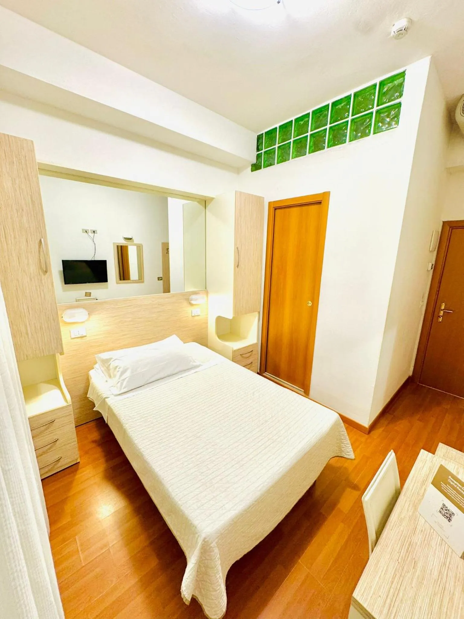 Bedroom, Bed in Hotel Butterfly Wellness & Spa