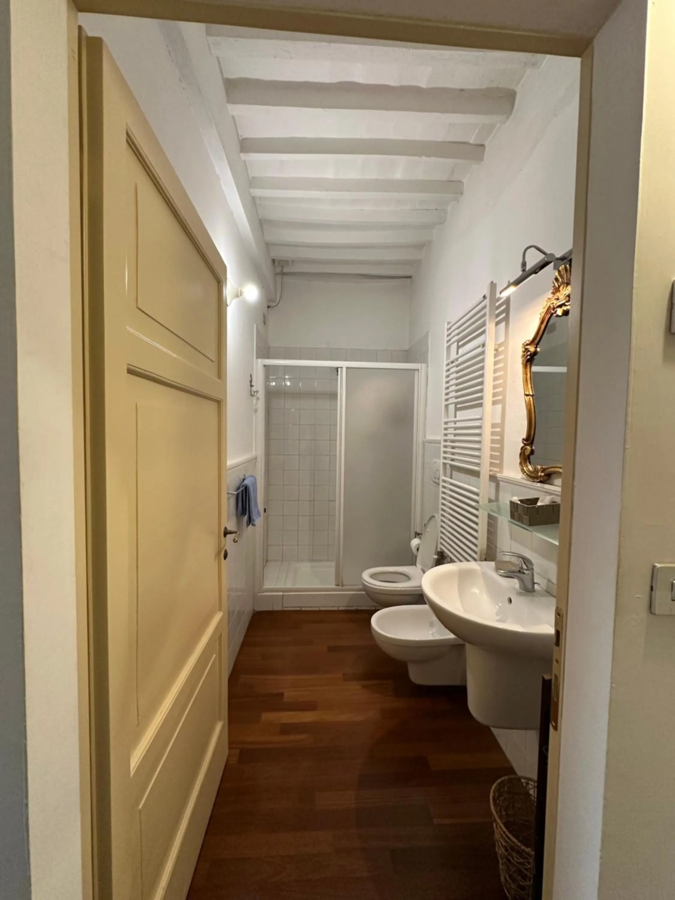 Shower in Locanda Guidi