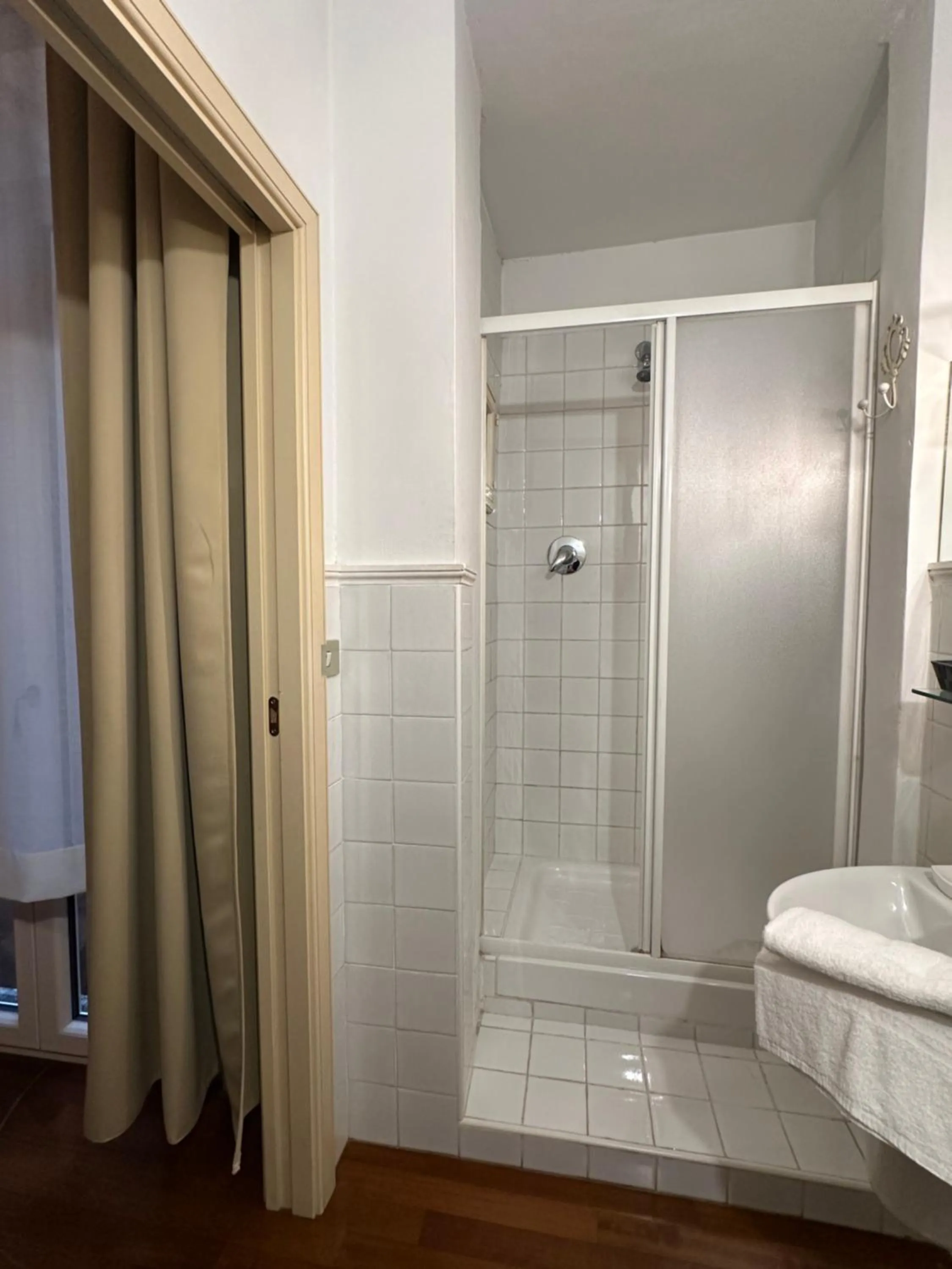 Shower in Locanda Guidi