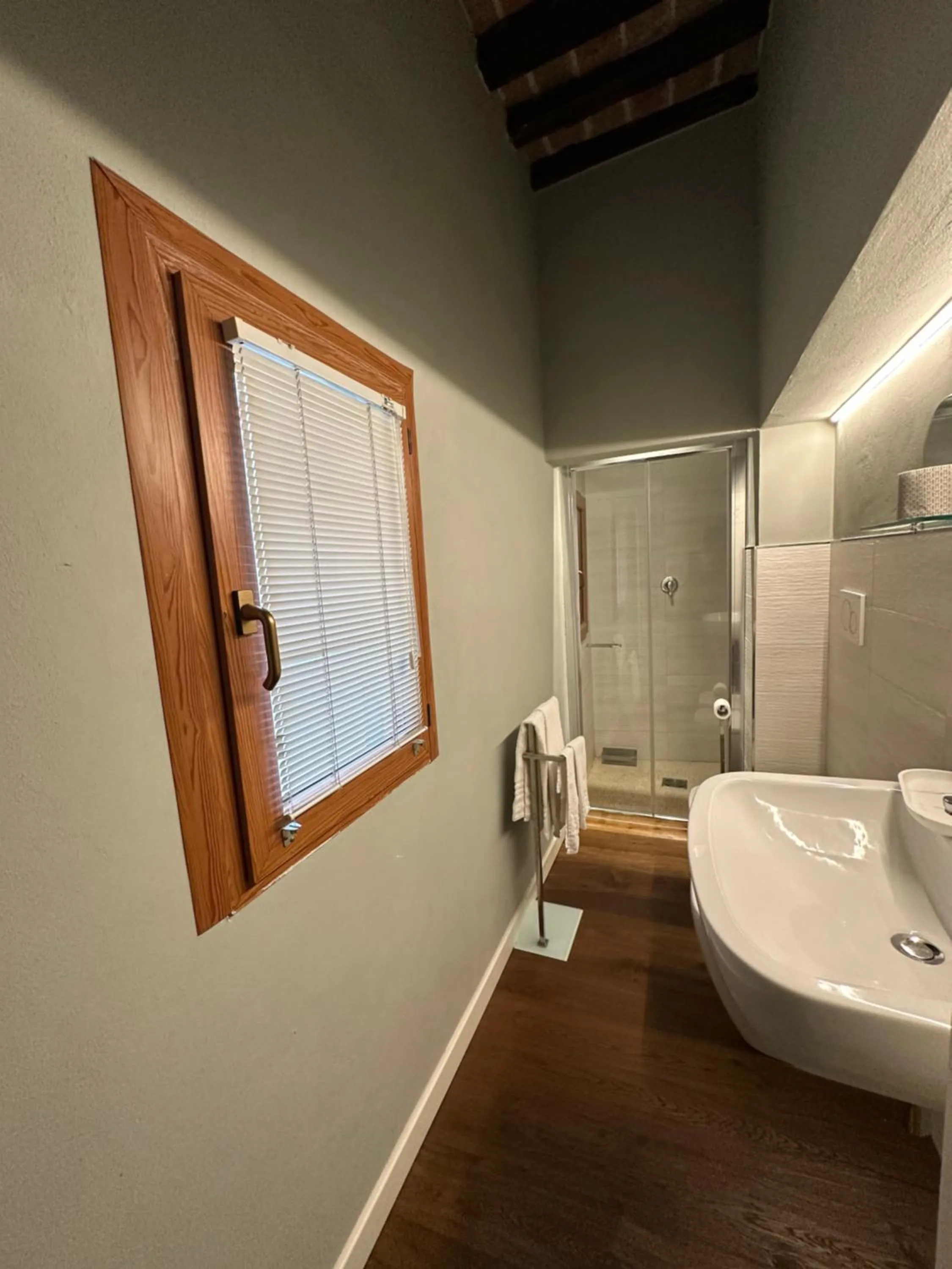 Shower in Locanda Guidi