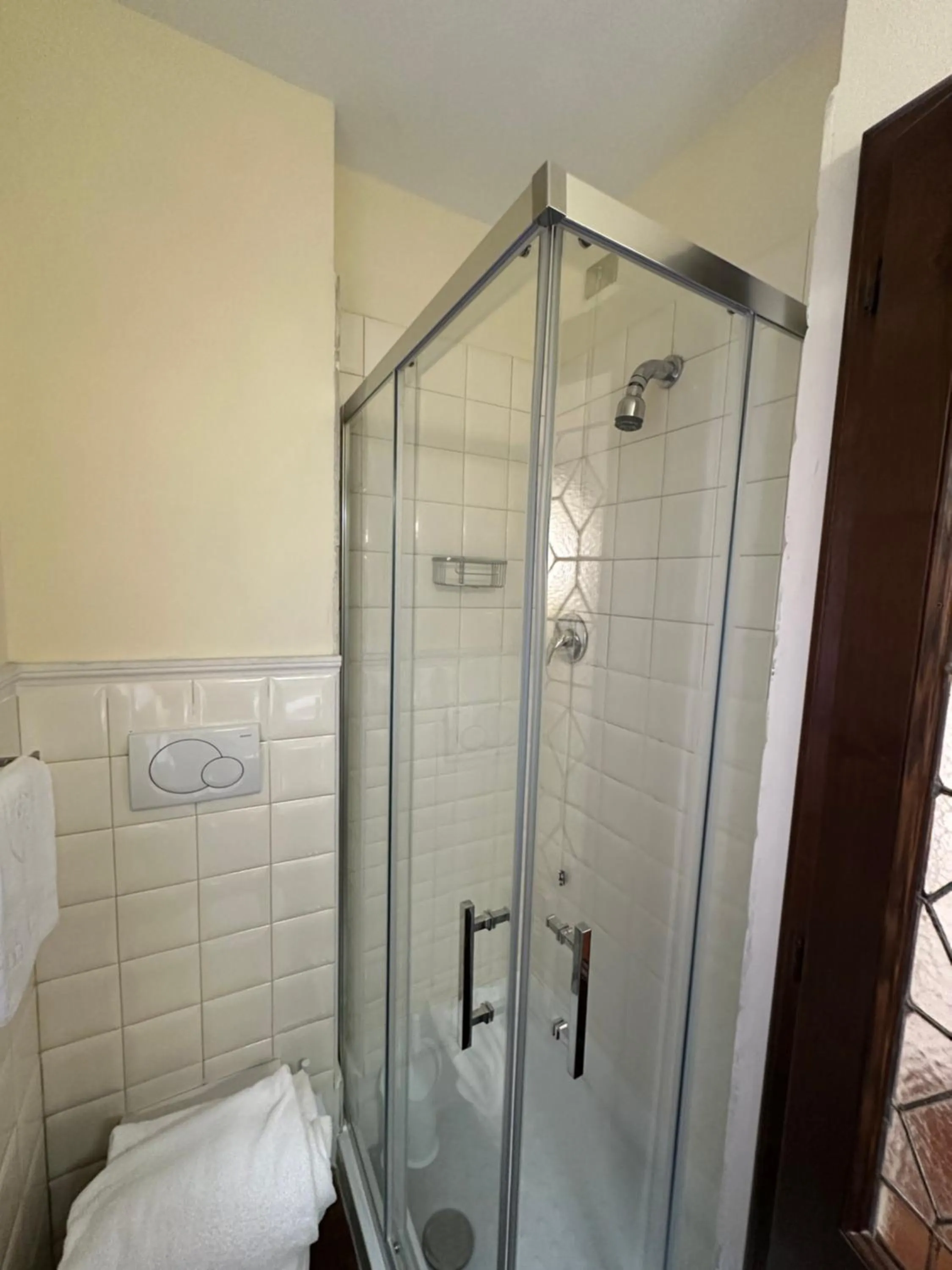 Shower in Locanda Guidi