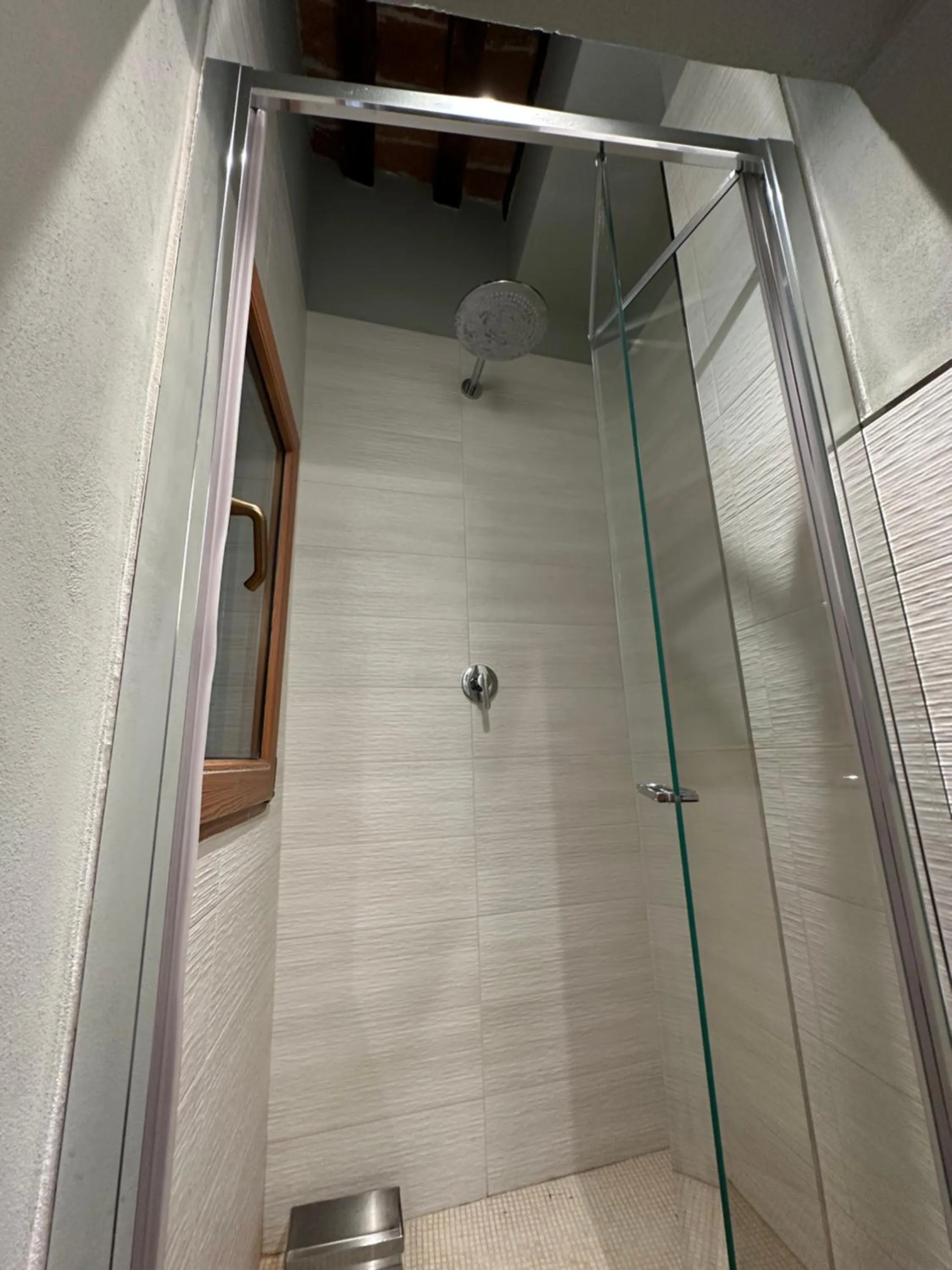 Shower in Locanda Guidi