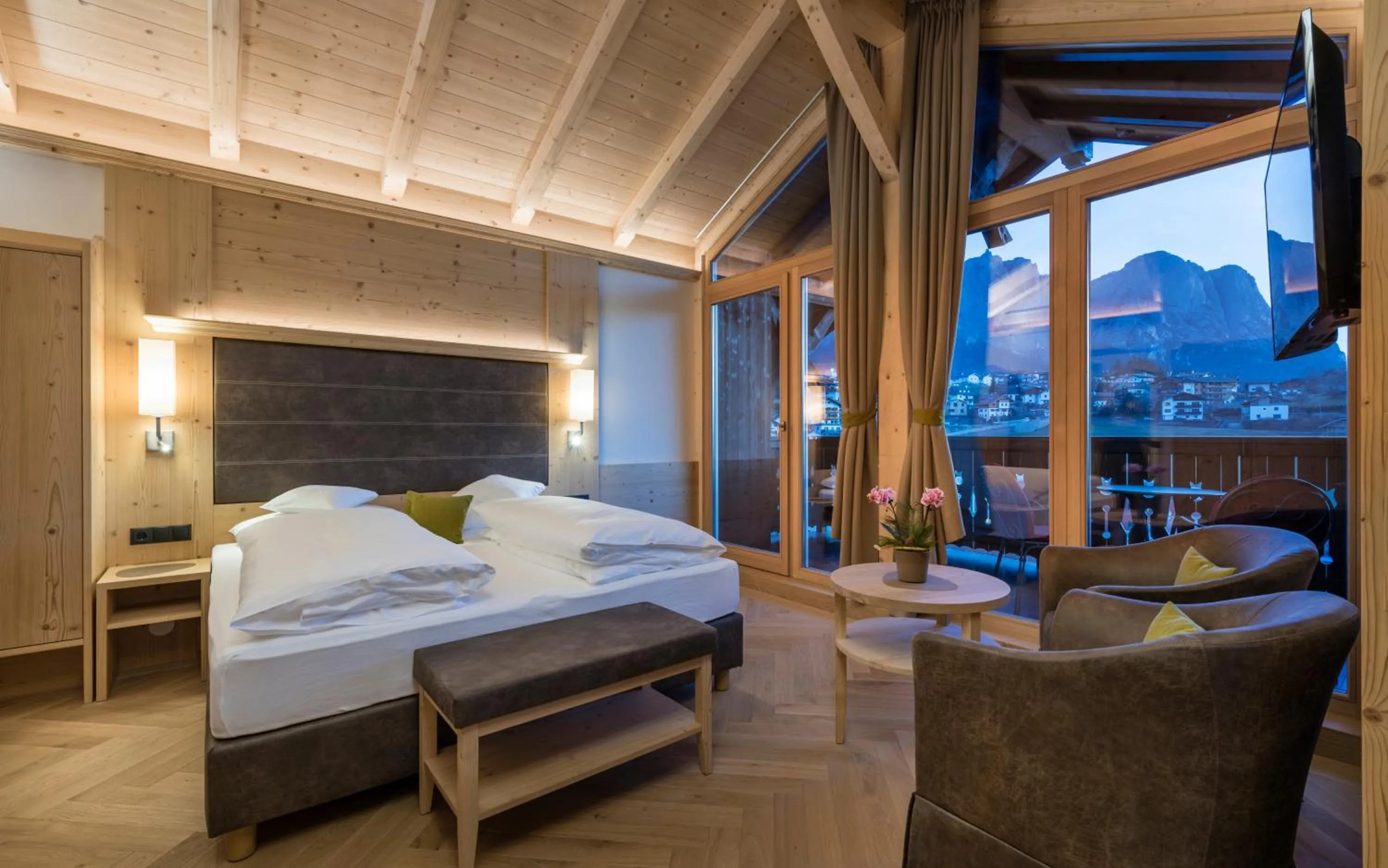 Photo of the whole room, Bed in Hotel Villa Kastelruth