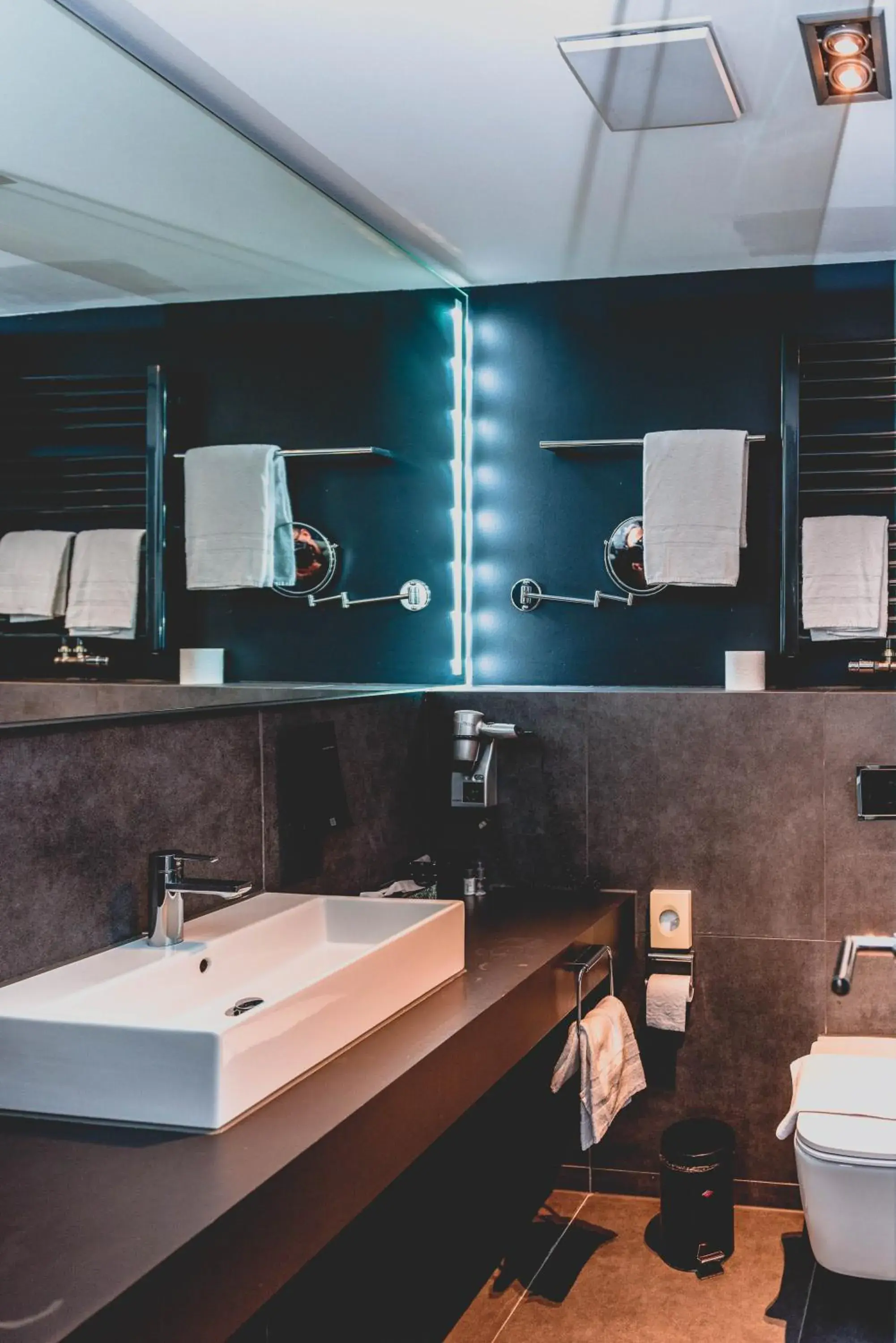 Bathroom in Hotel Bliss Bathroom in Hotel Bliss