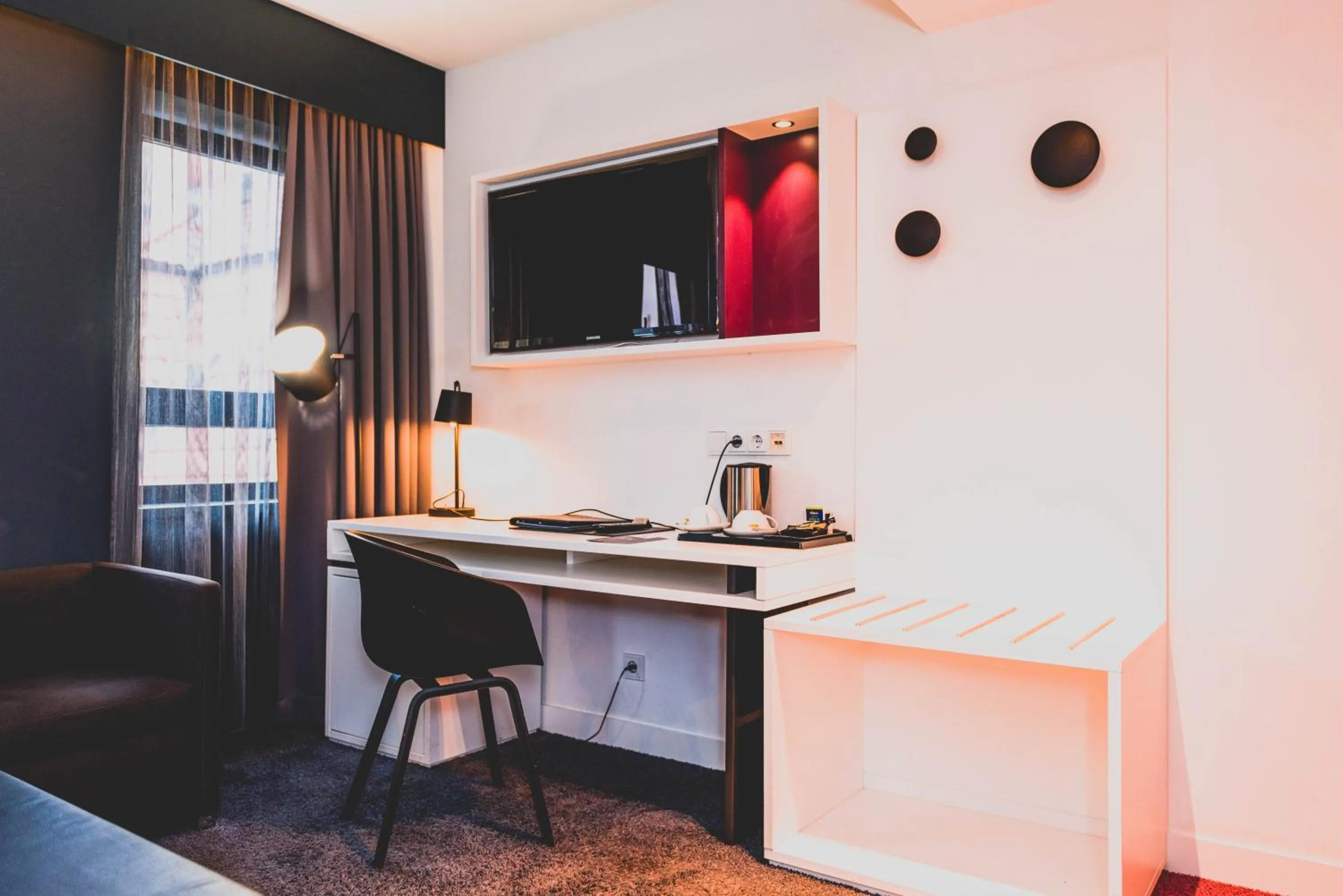 TV and multimedia in Hotel Bliss