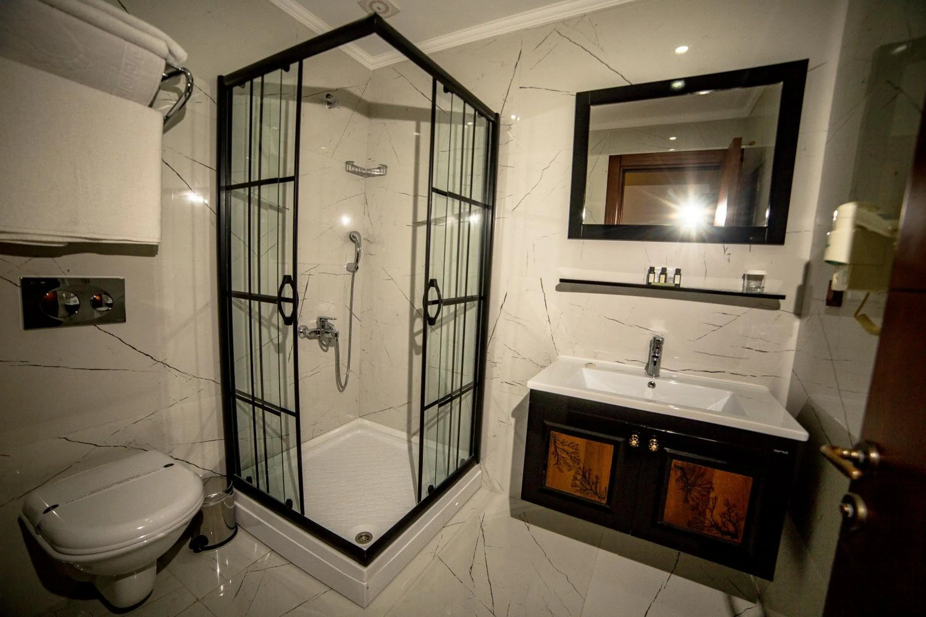 Bathroom in Panderma Port Hotel