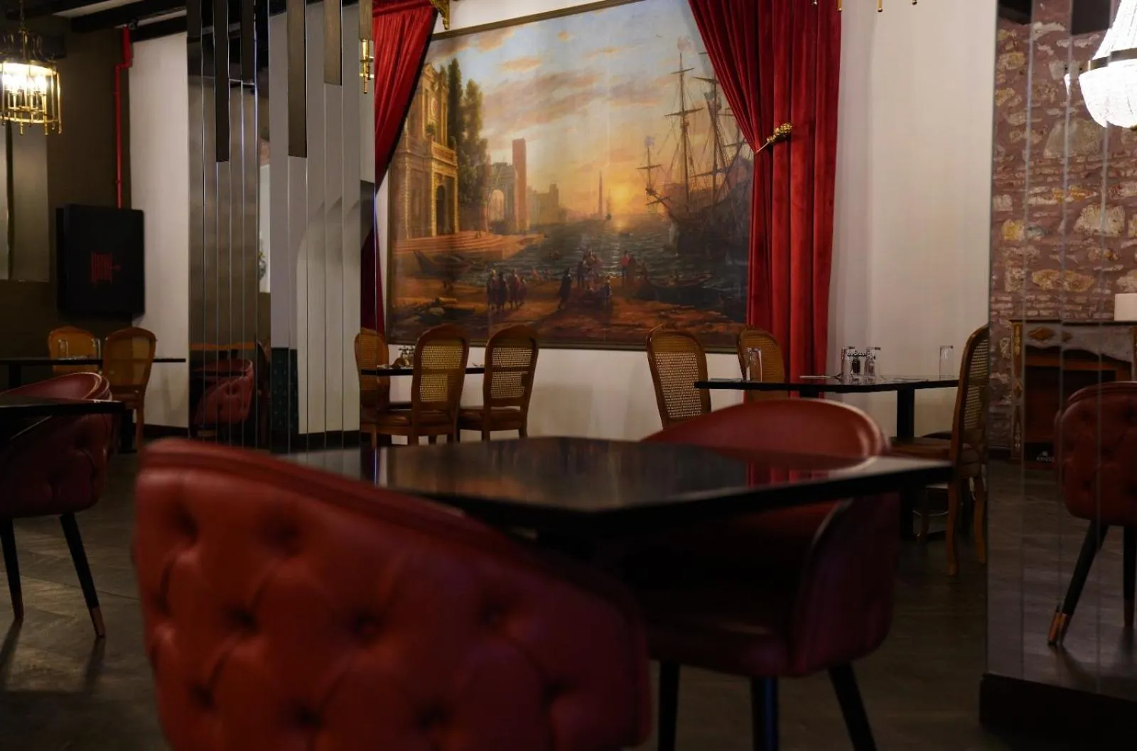 Restaurant/places to eat in Panderma Port Hotel