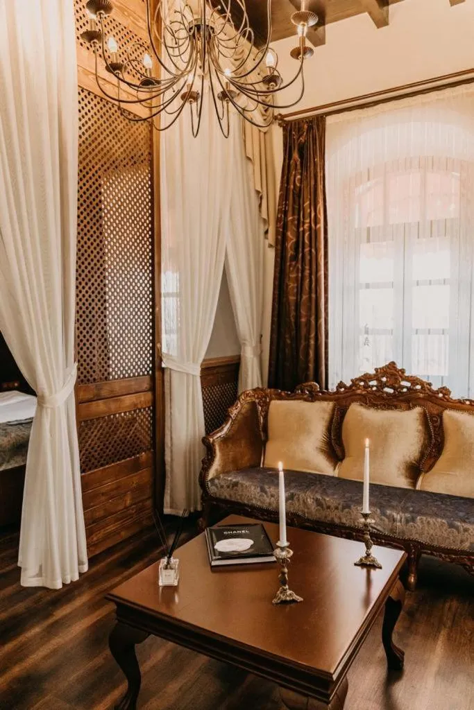 Seating area in Panderma Port Hotel