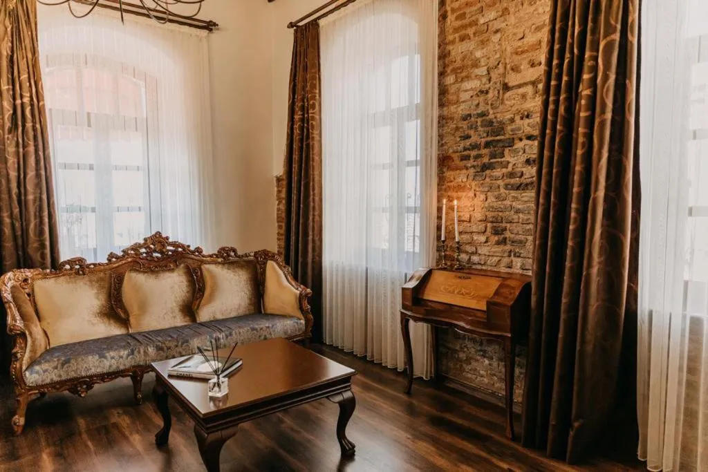 Seating area in Panderma Port Hotel