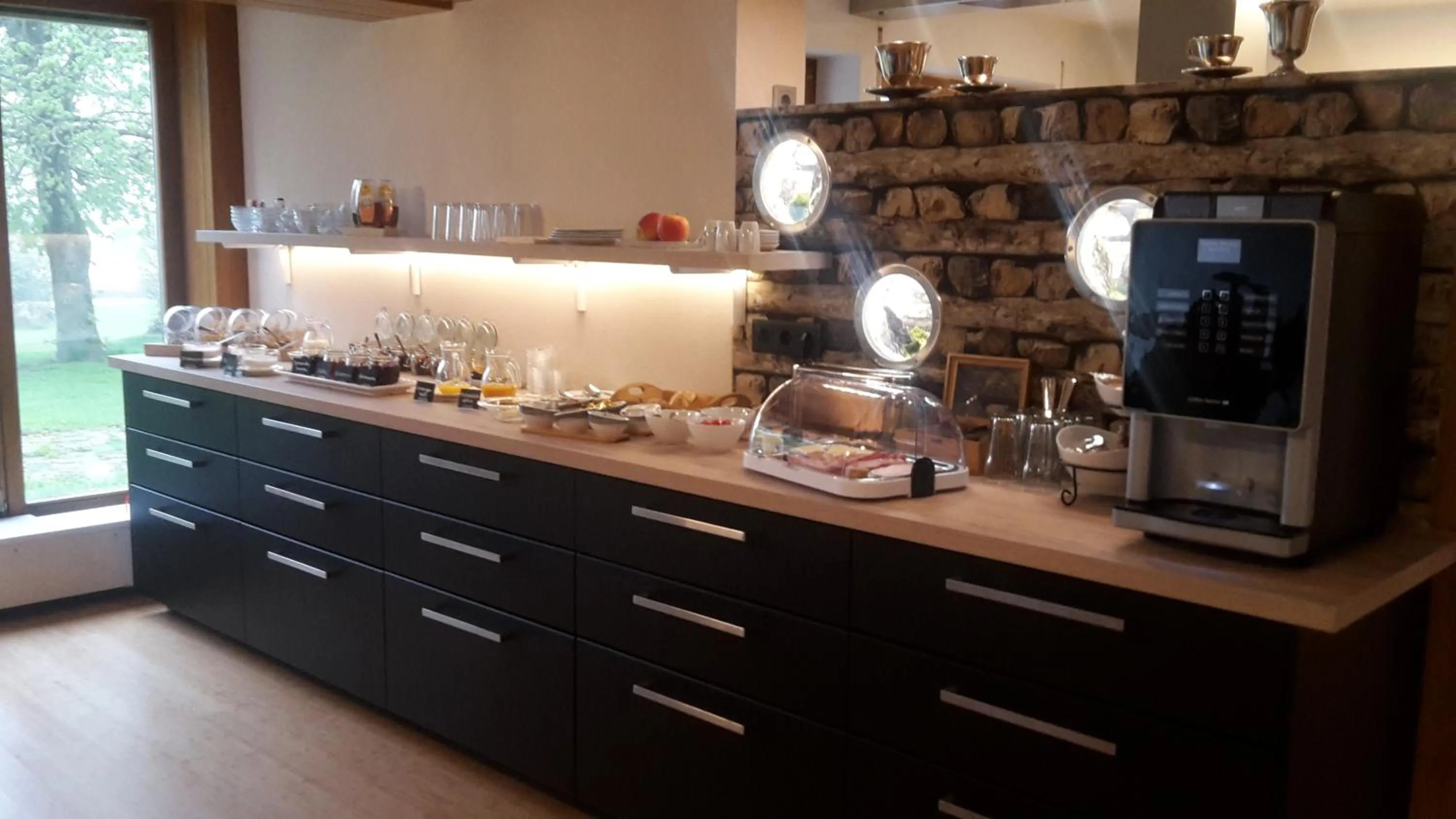 Buffet breakfast in Hotel Garni