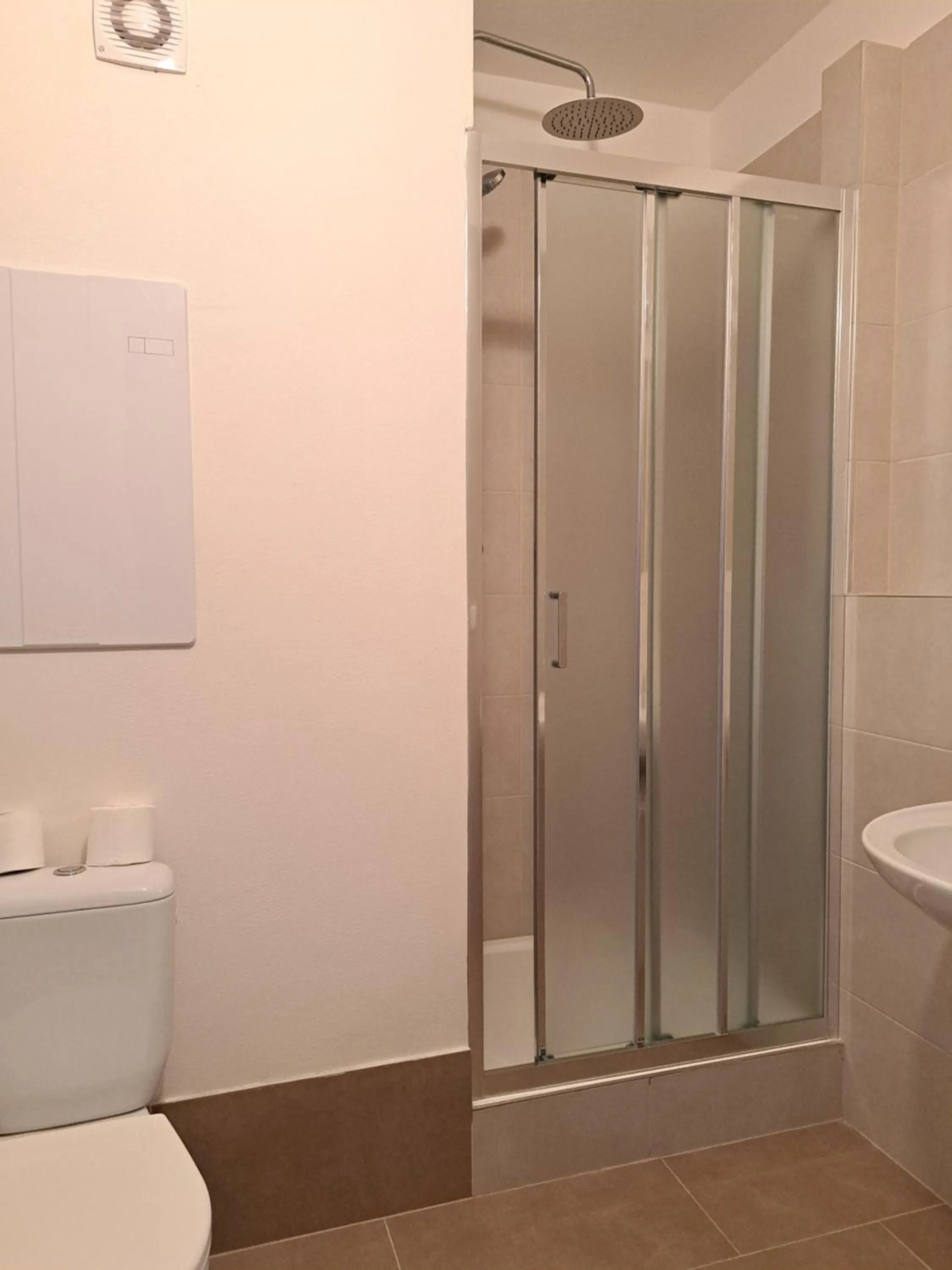 Shower in Hotel Milotel