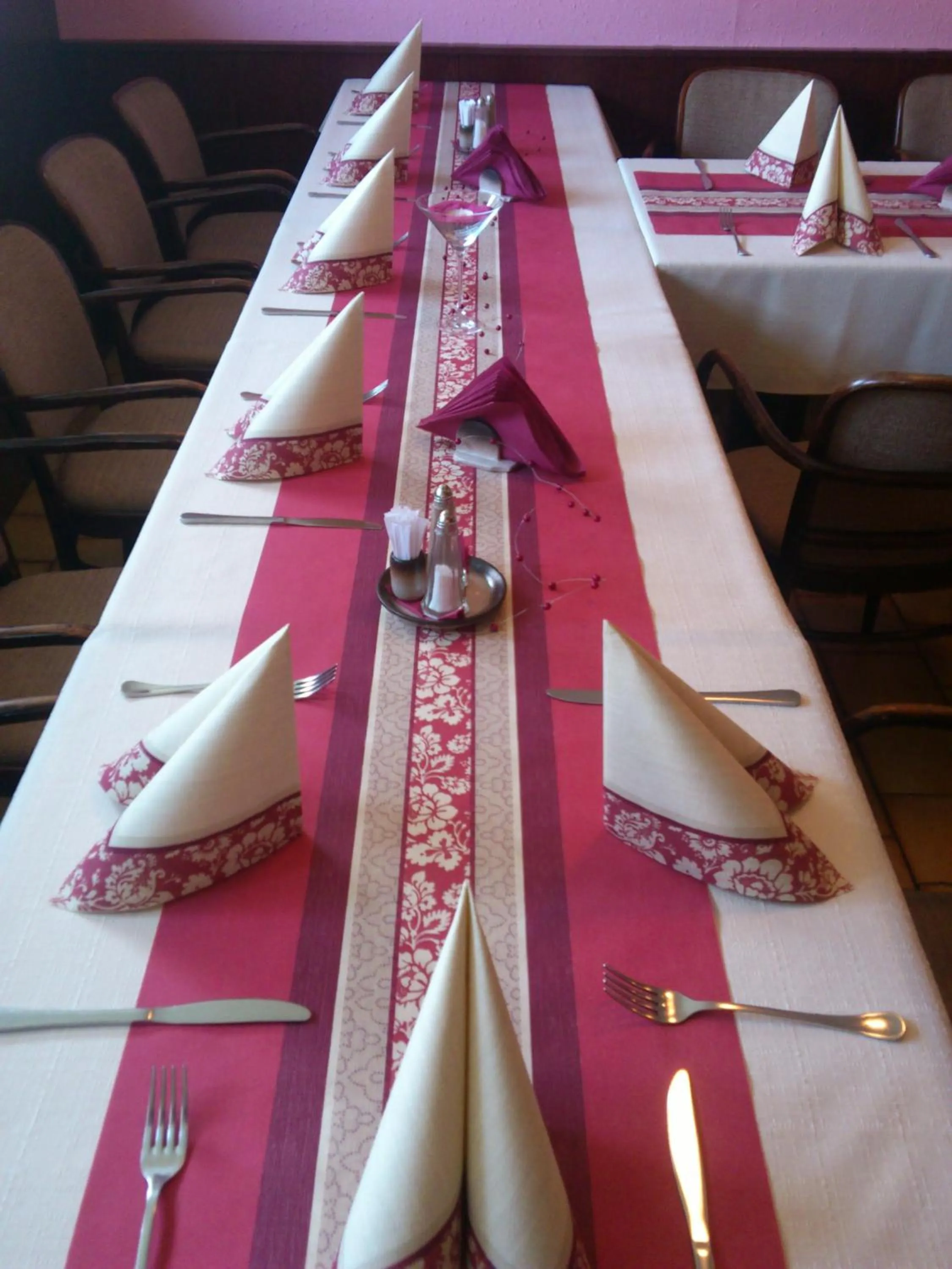 Restaurant/places to eat in Hotel Milotel