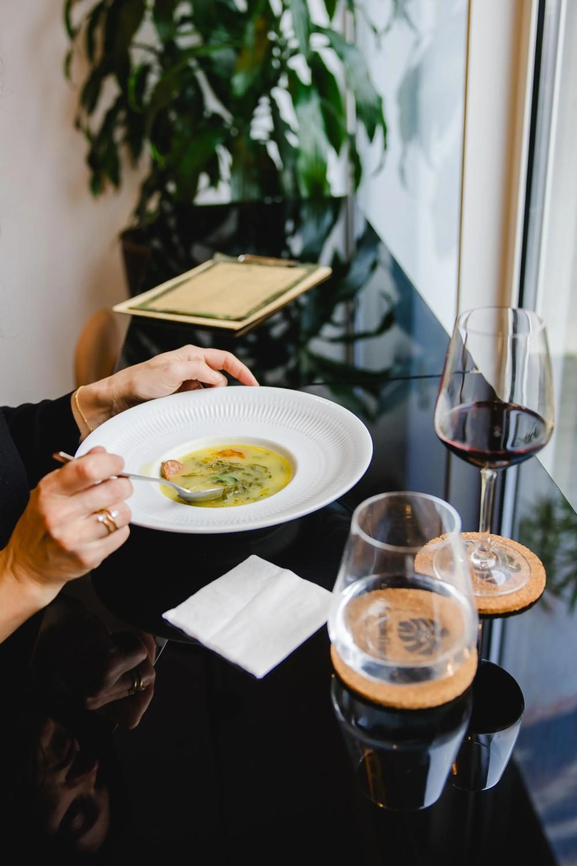 Food and drinks in Canadiano Urban Nature Hotel