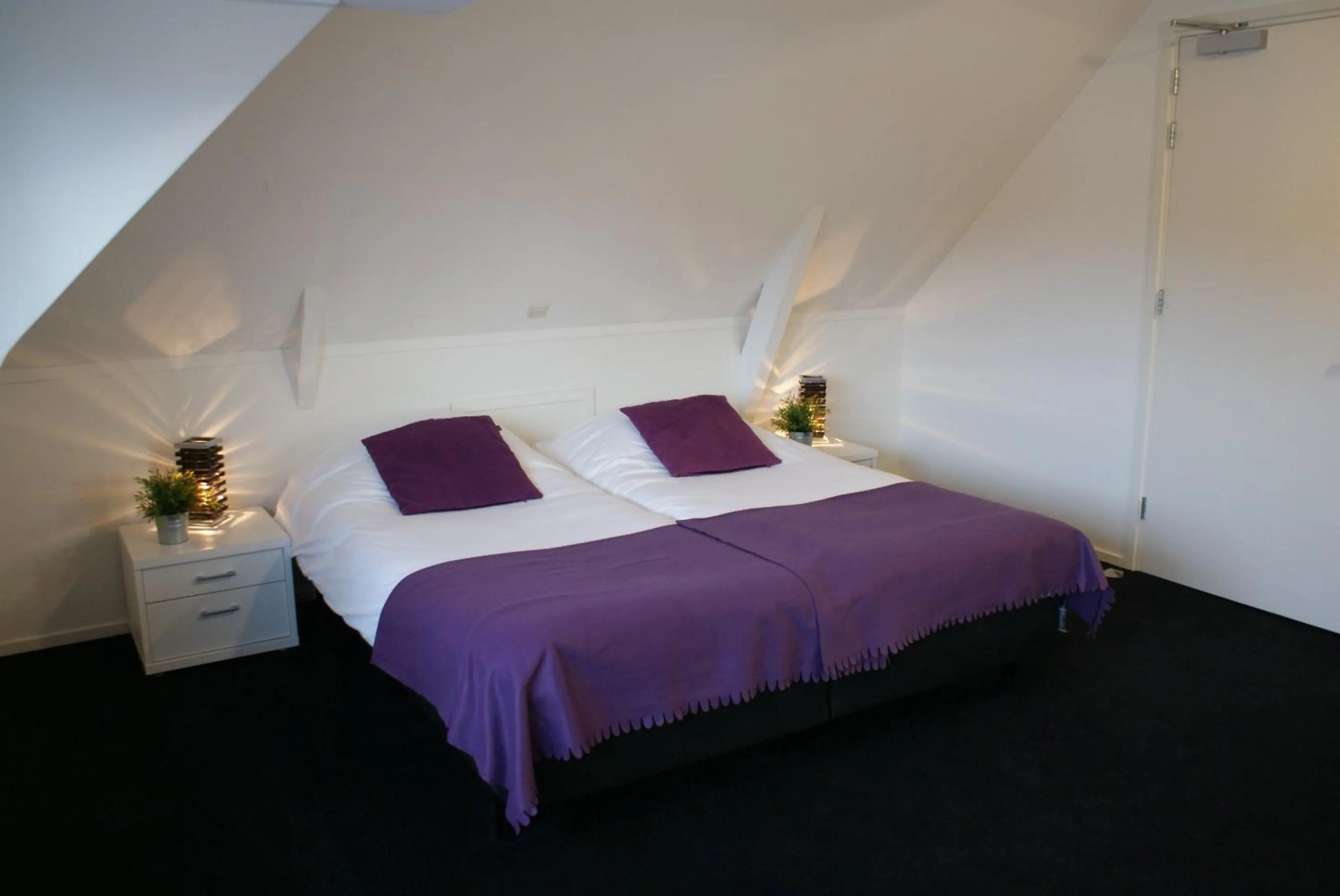 Photo of the whole room, Bed in De Herbergh van Flielant