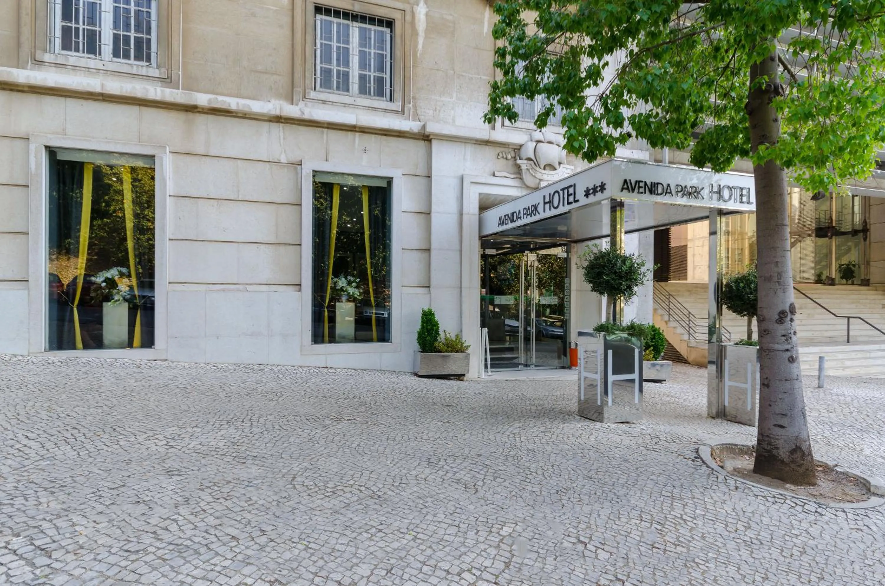 Property building in Hotel Avenida Park