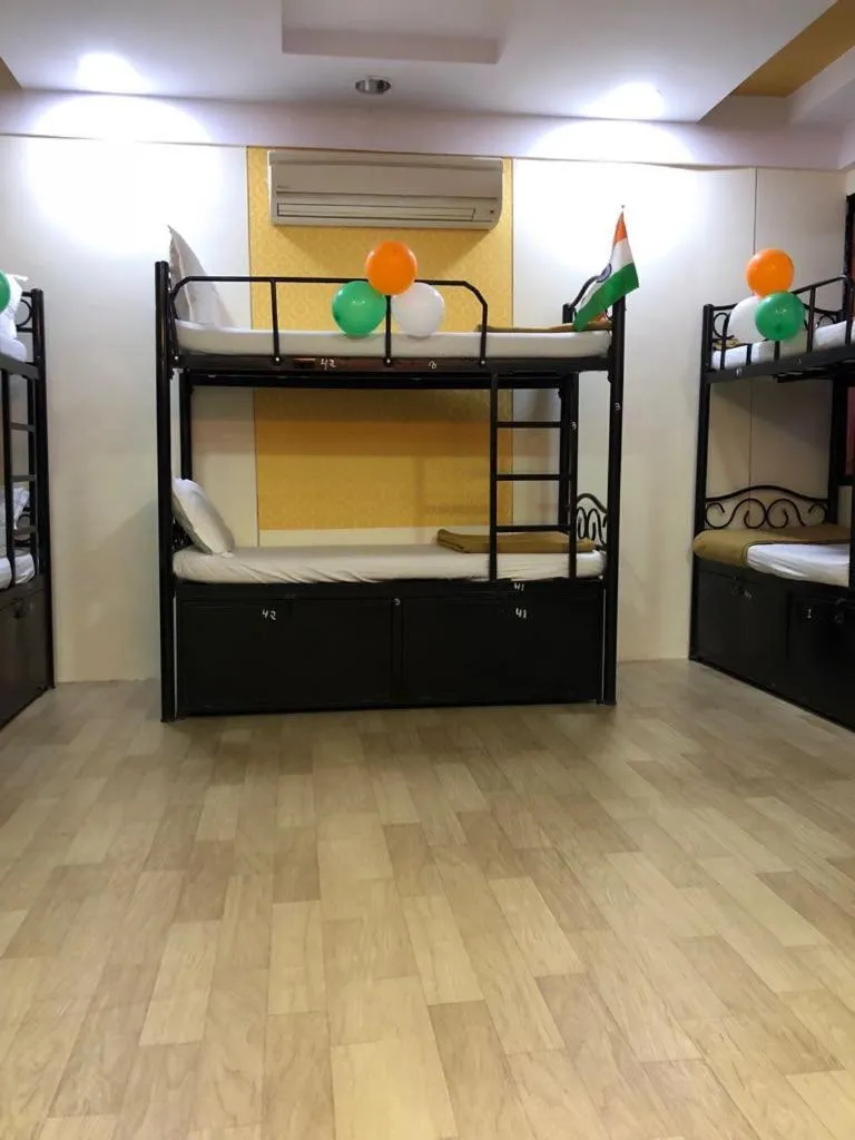 Bed in Bandra Dormitory Only for indian male