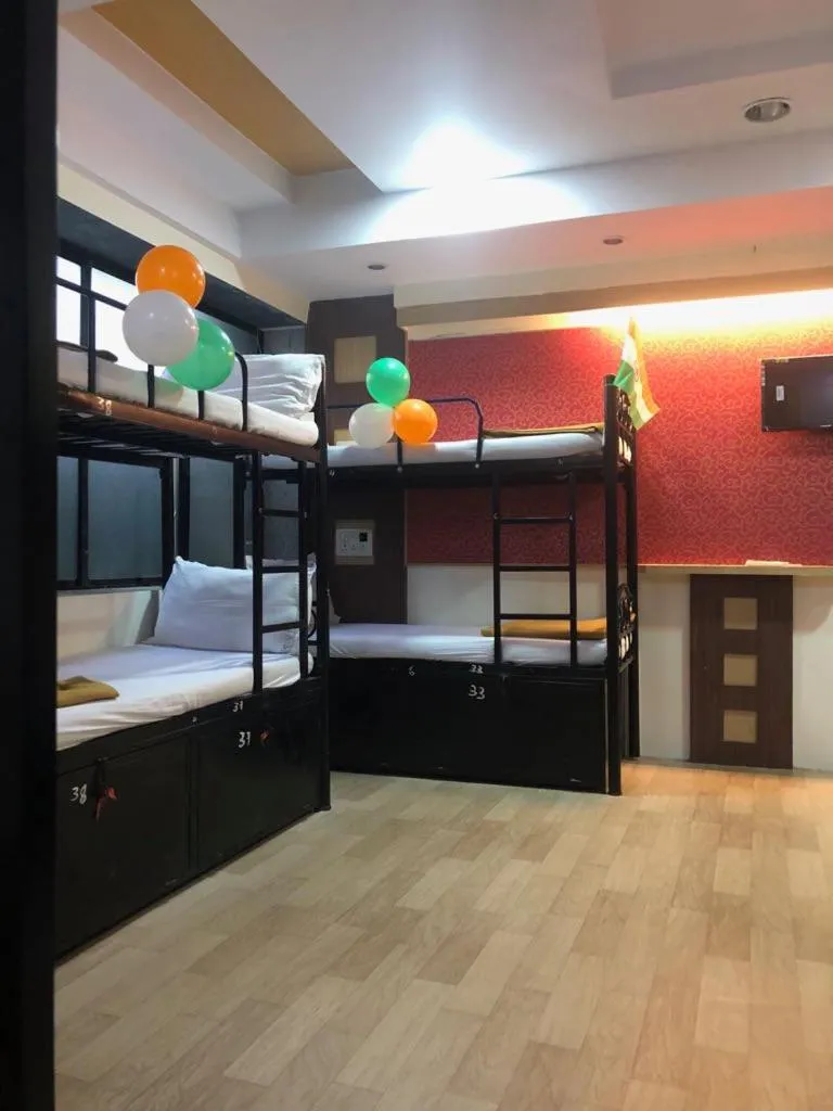 Bed in Bandra Dormitory Only for indian male