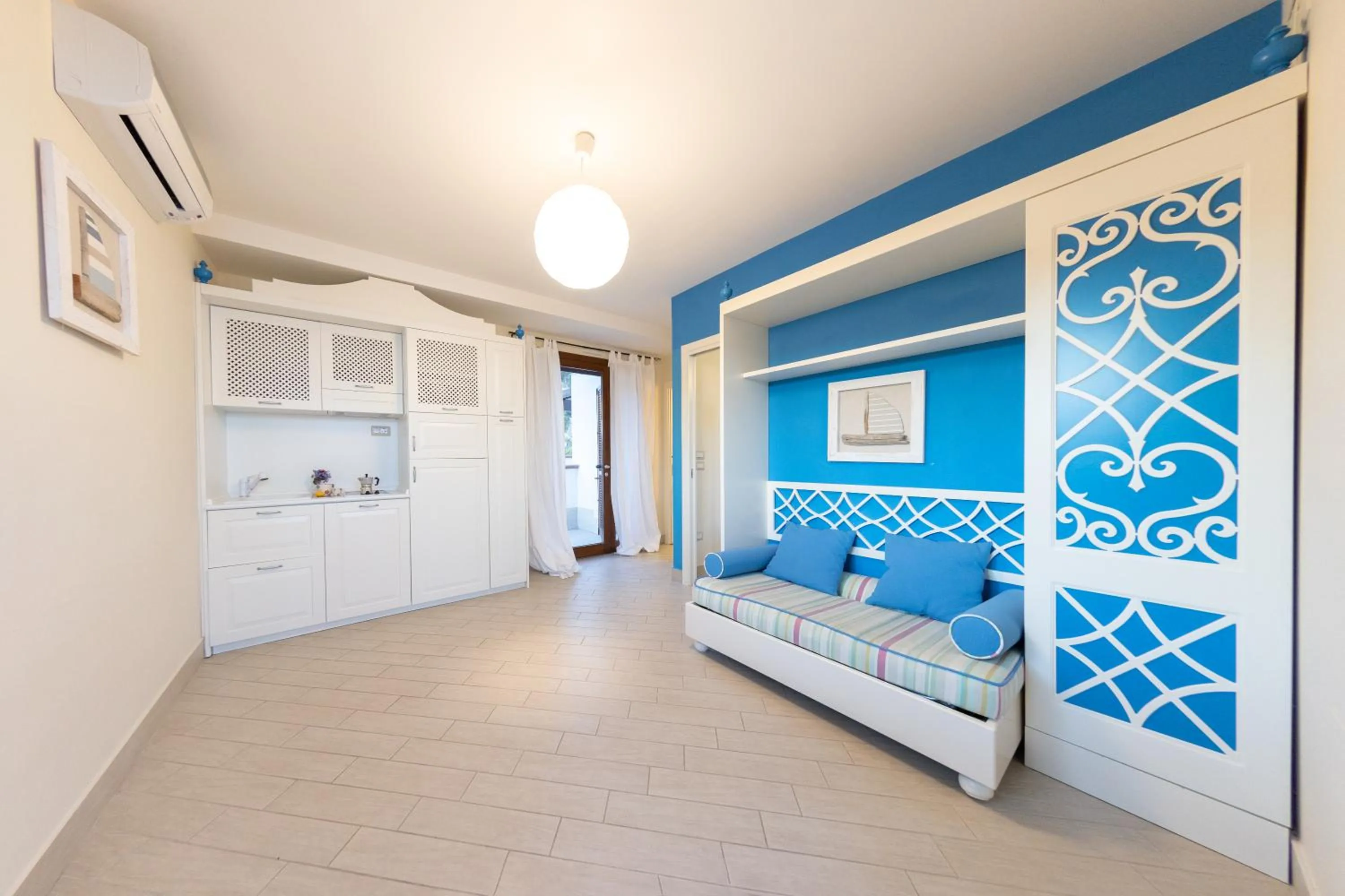 Living room, Bed in Hotel Residence Il Porto