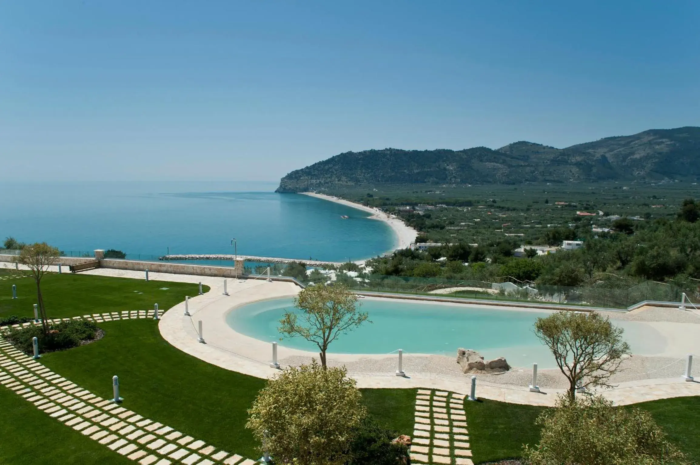 Pool view in Hotel Residence Il Porto Pool view in Hotel Residence Il Porto