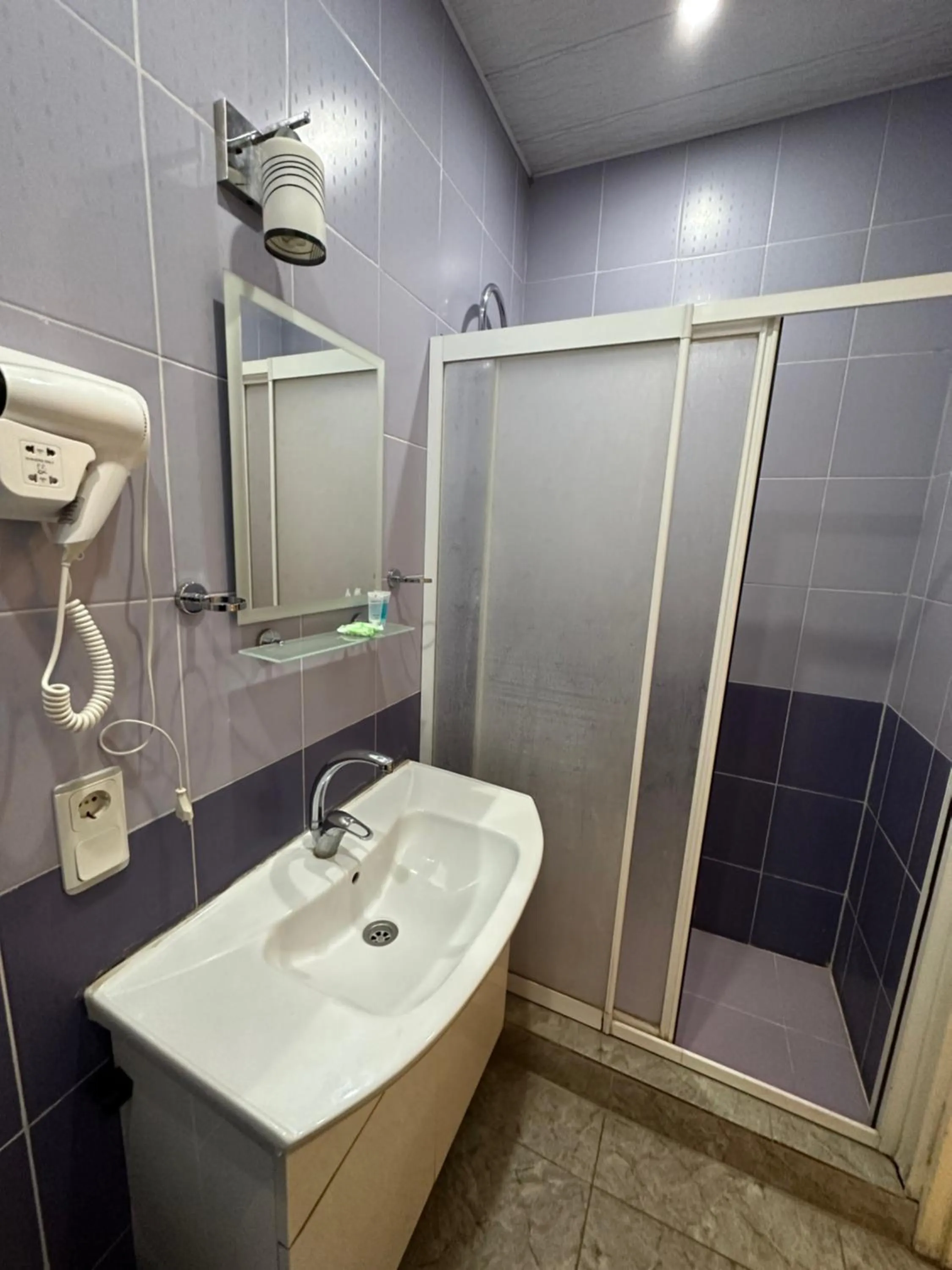 Shower in MARJANI apartments