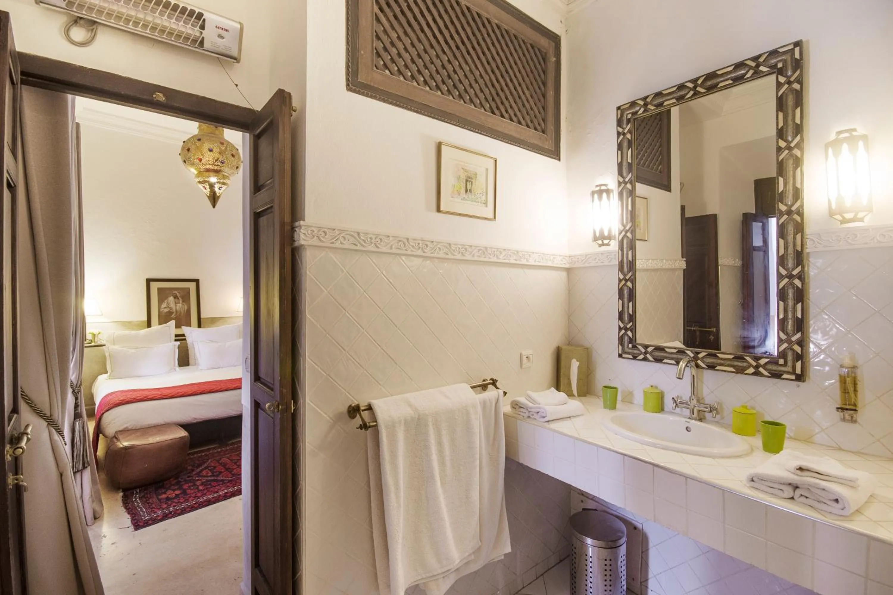 Bathroom, Bed in Riad Olema et Spa