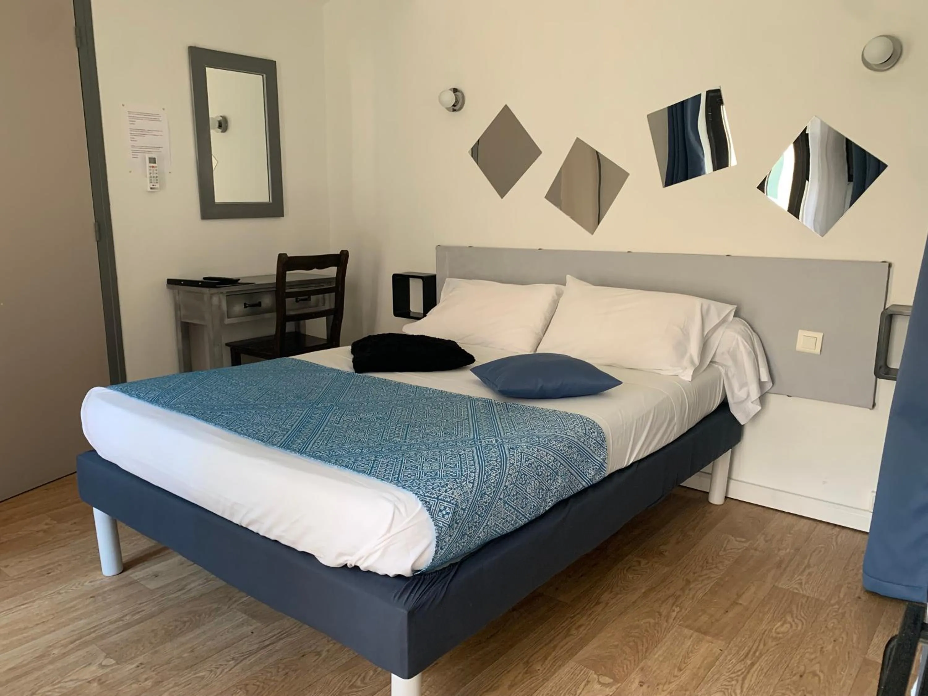 Bed in Le Cérétan Hôtel