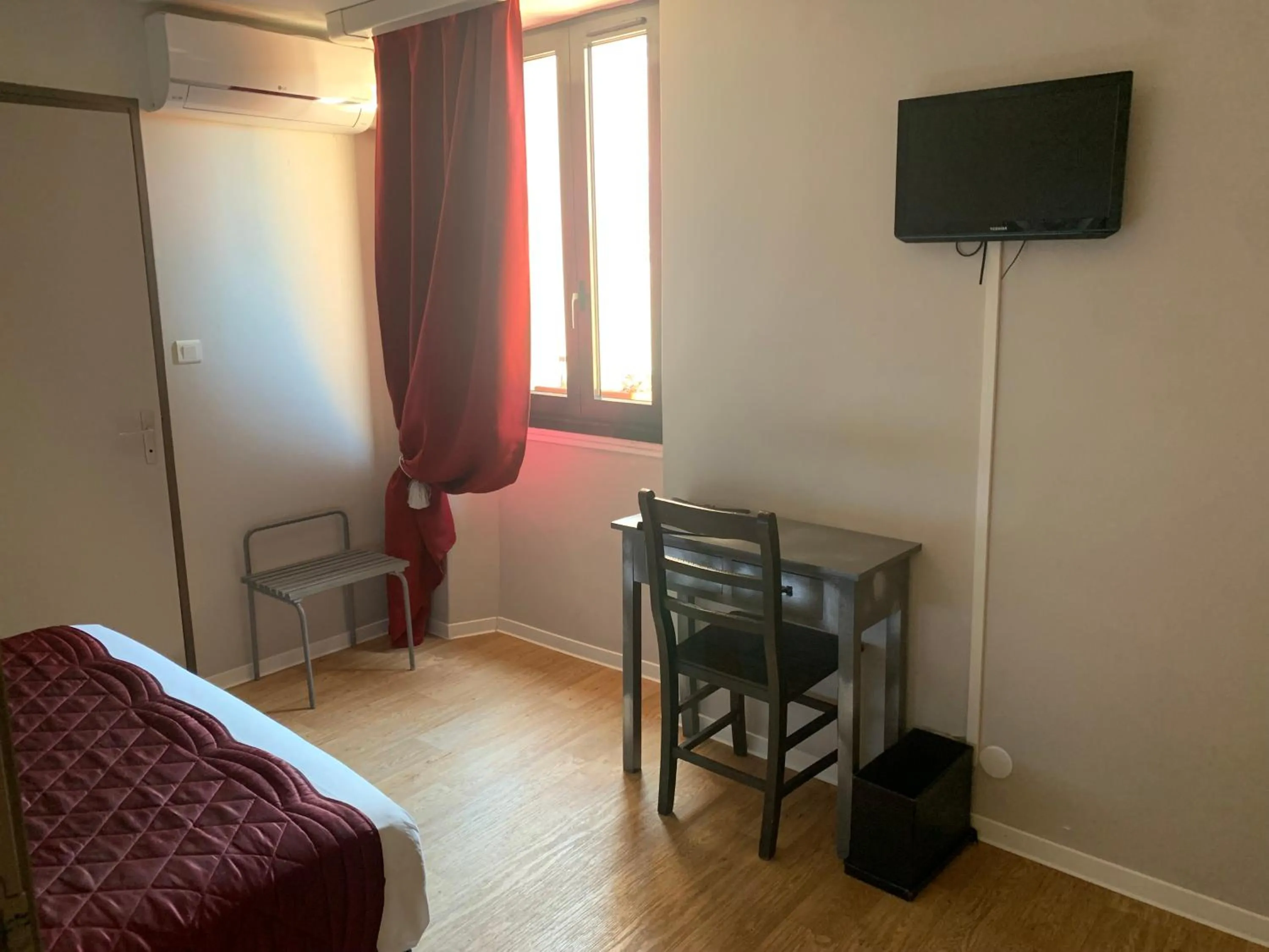 Bed in Le Cérétan Hôtel