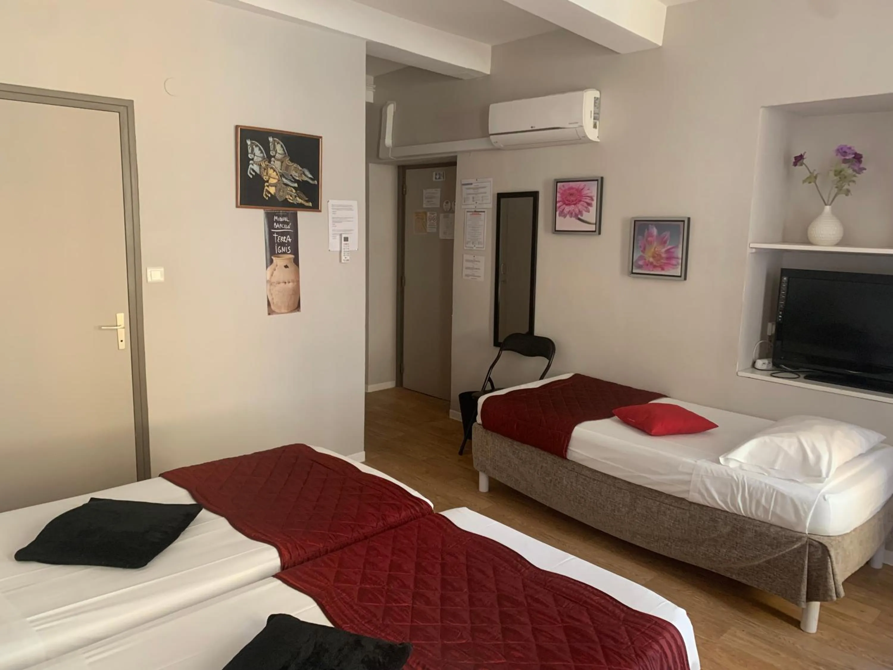 Bed in Le Cérétan Hôtel