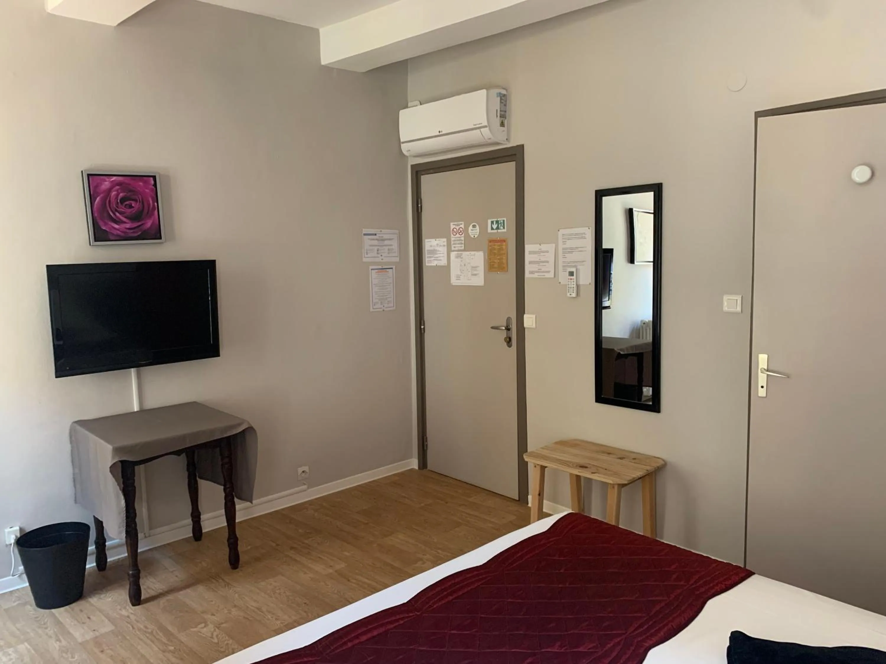 Bed in Le Cérétan Hôtel