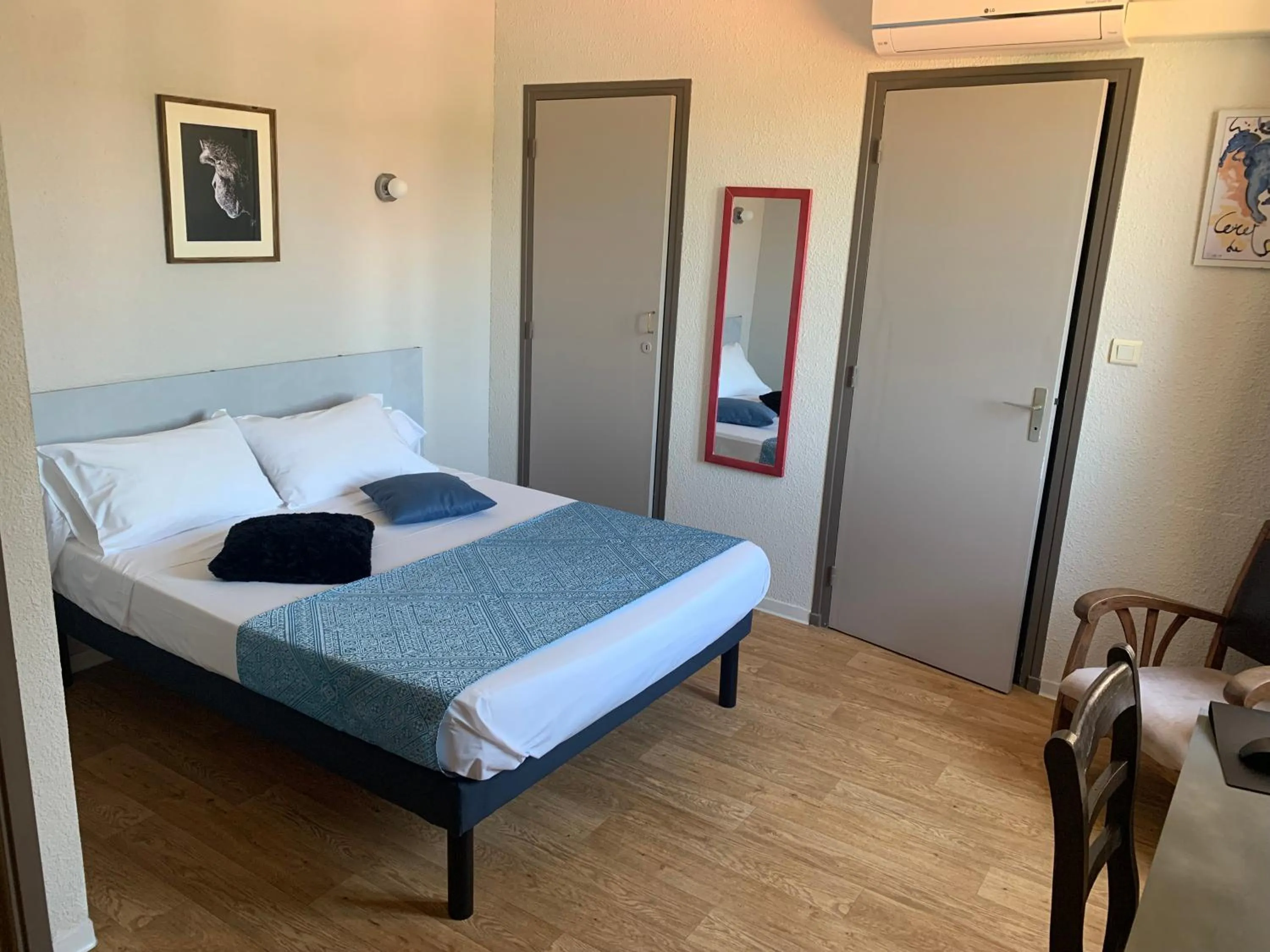 Bed in Le Cérétan Hôtel