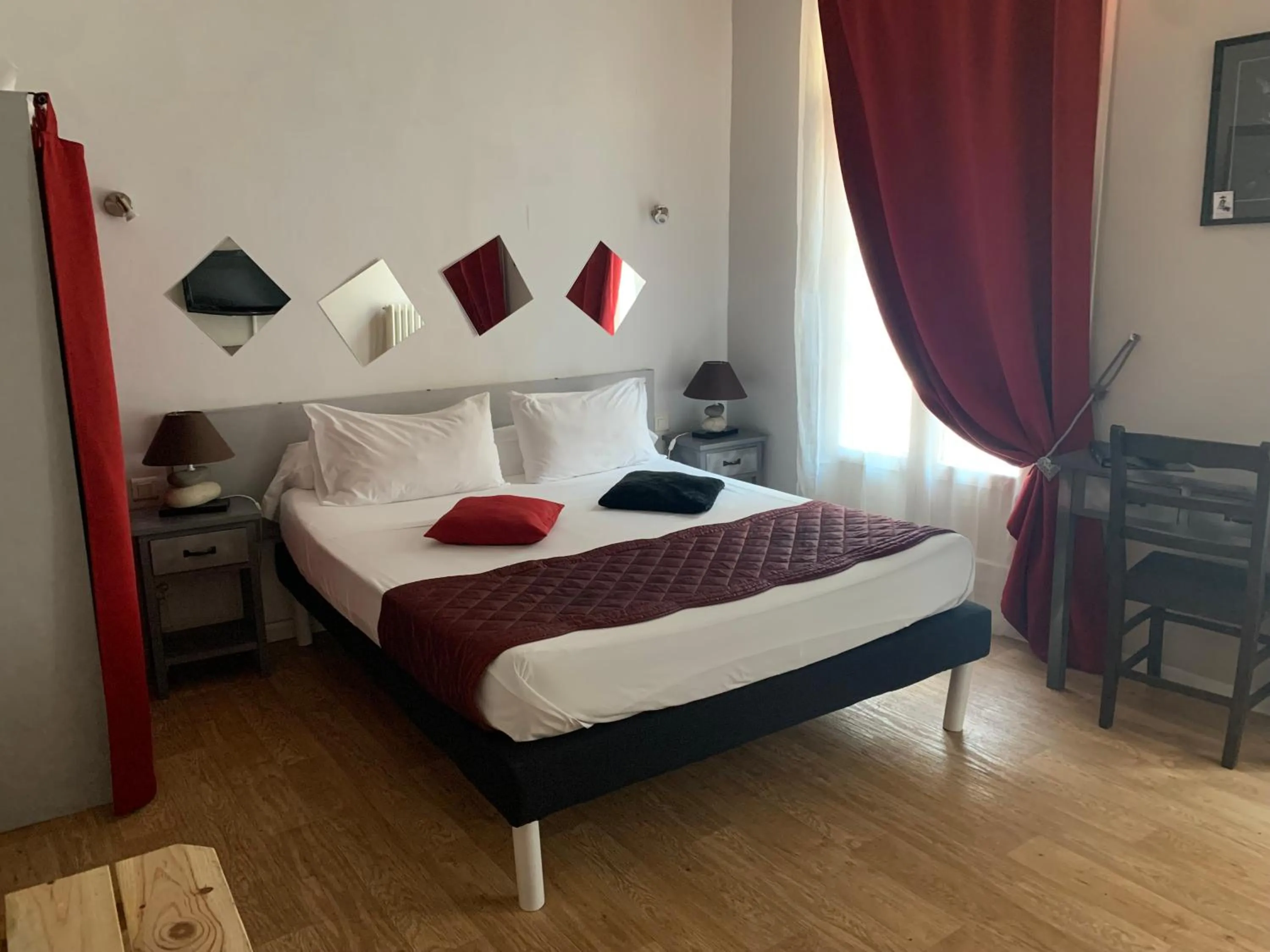 Bed in Le Cérétan Hôtel