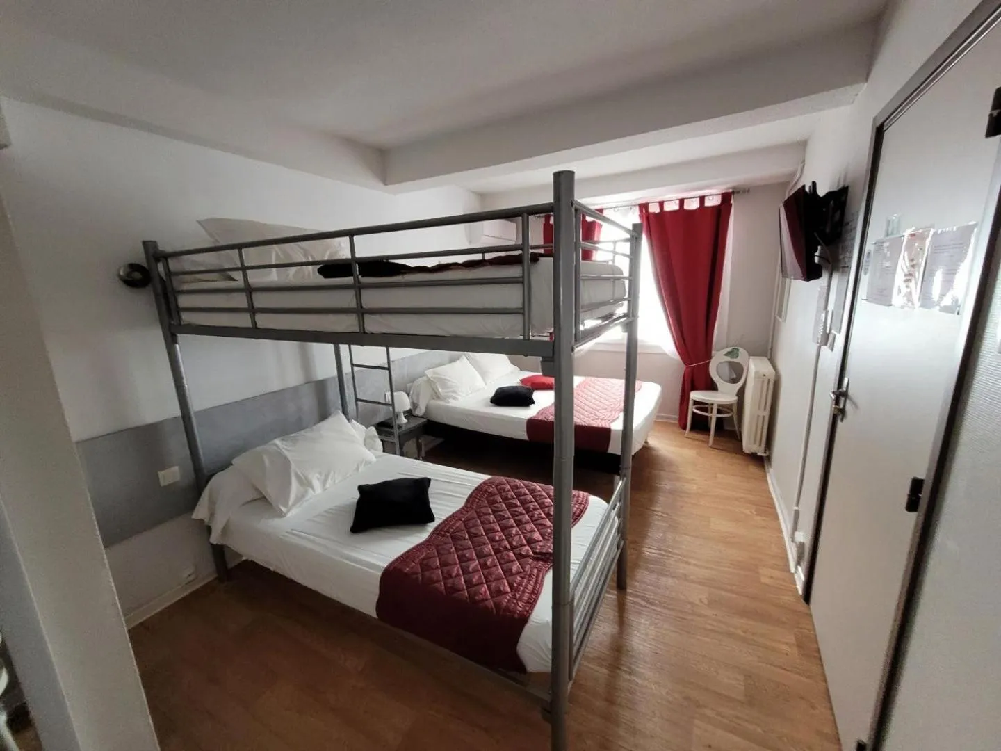 Bed in Le Cérétan Hôtel