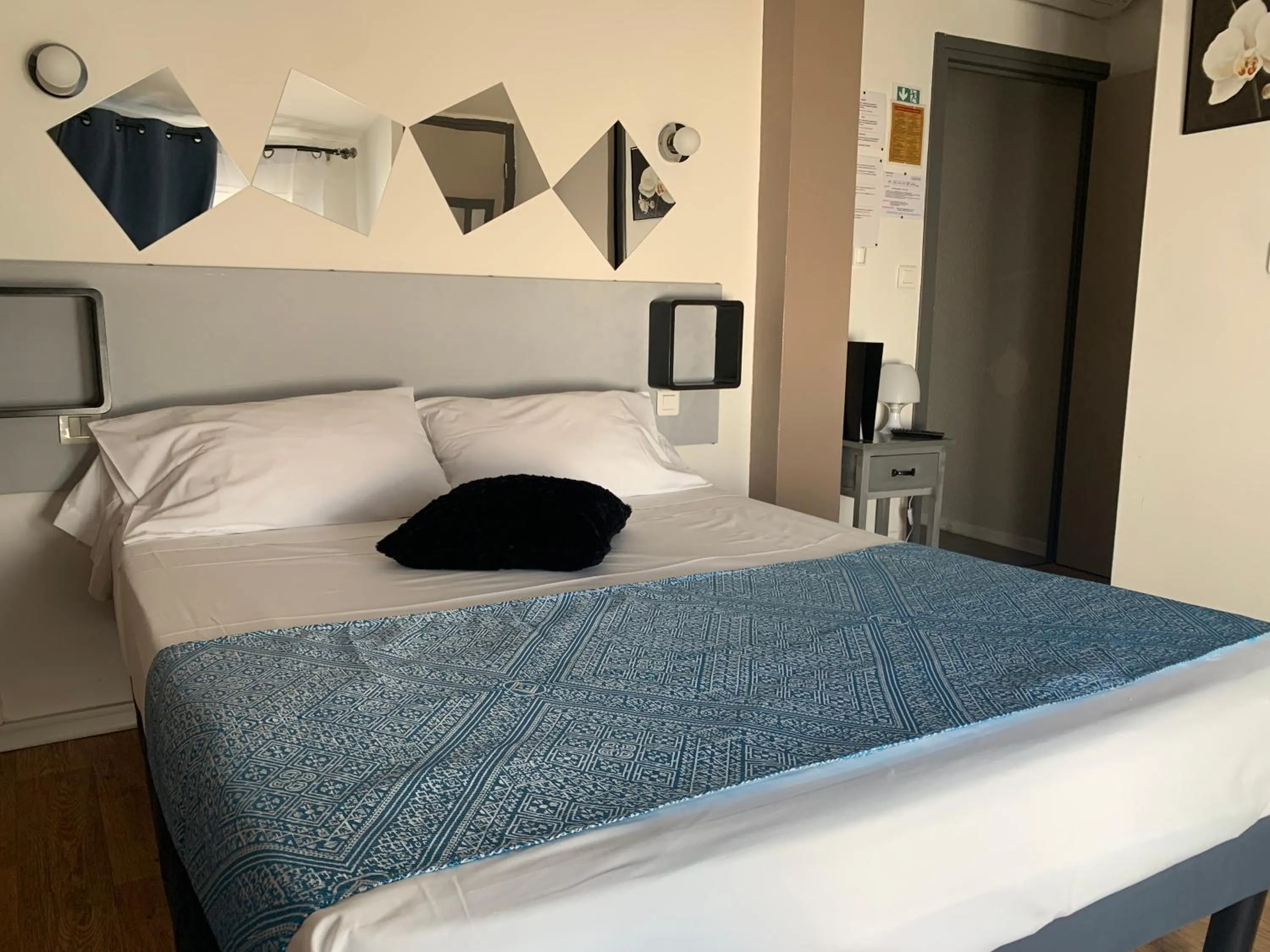 Bed in Le Cérétan Hôtel