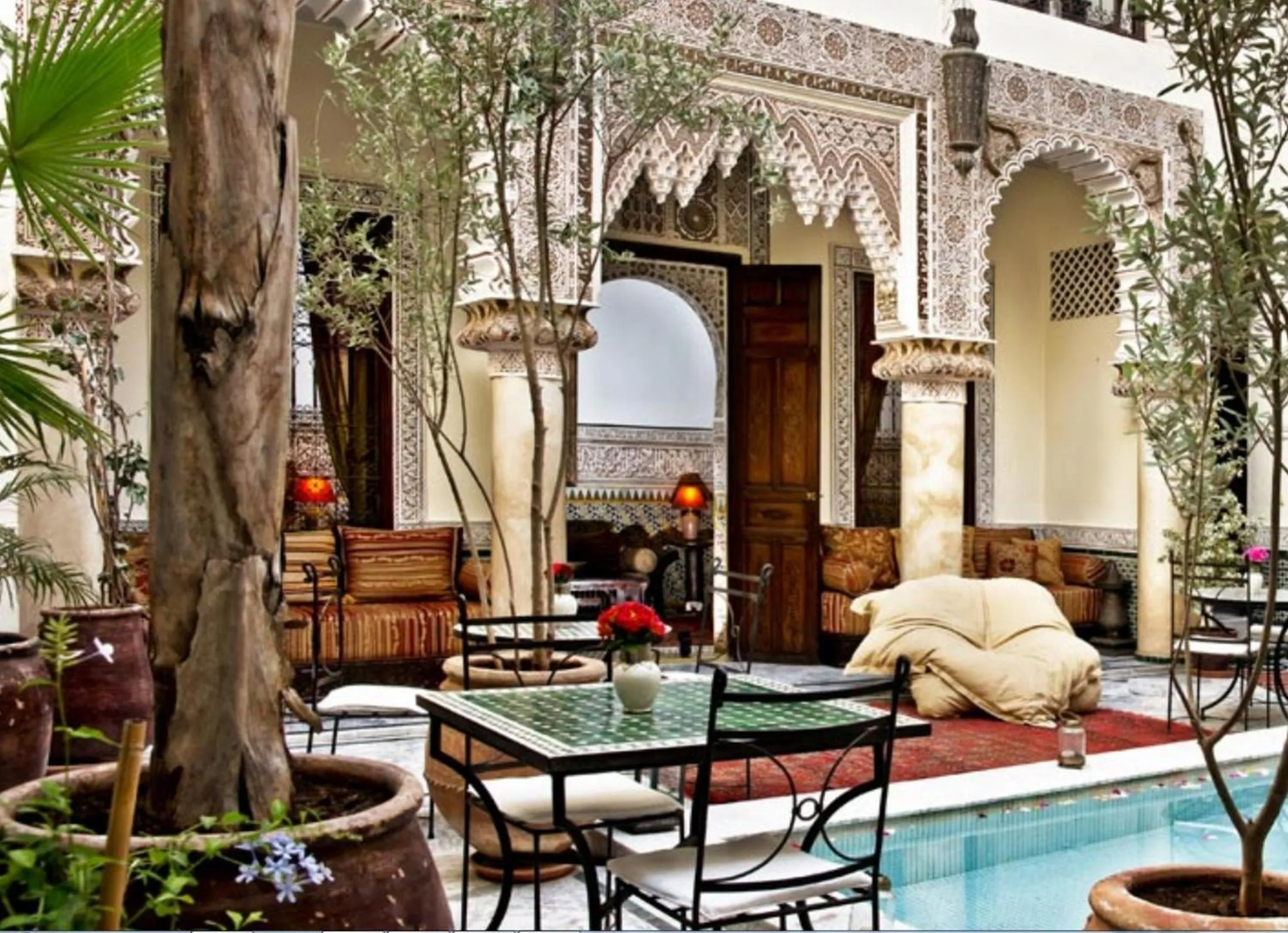 Swimming pool in Riad Al Loune