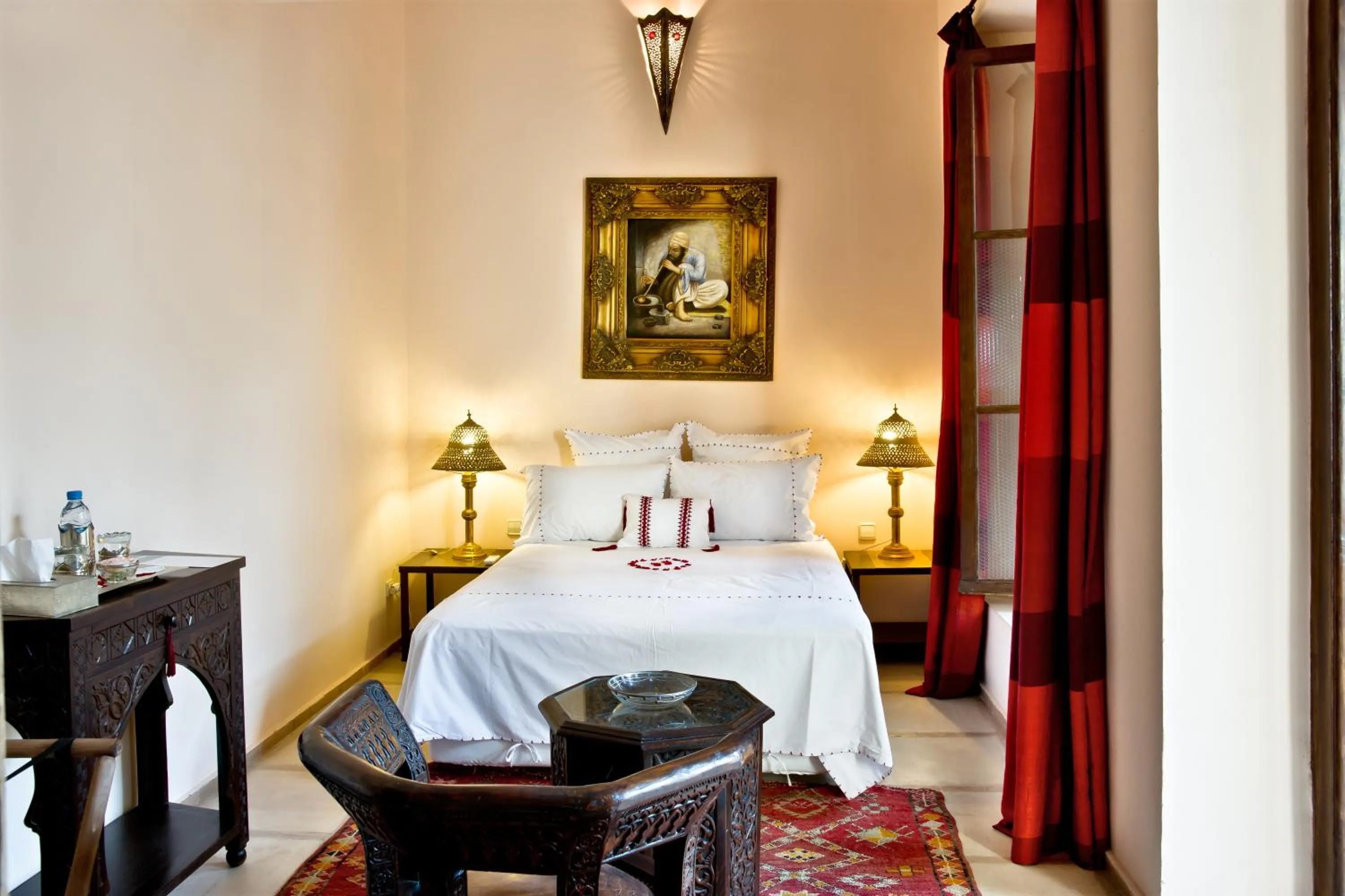 Photo of the whole room, Bed in Riad Al Loune