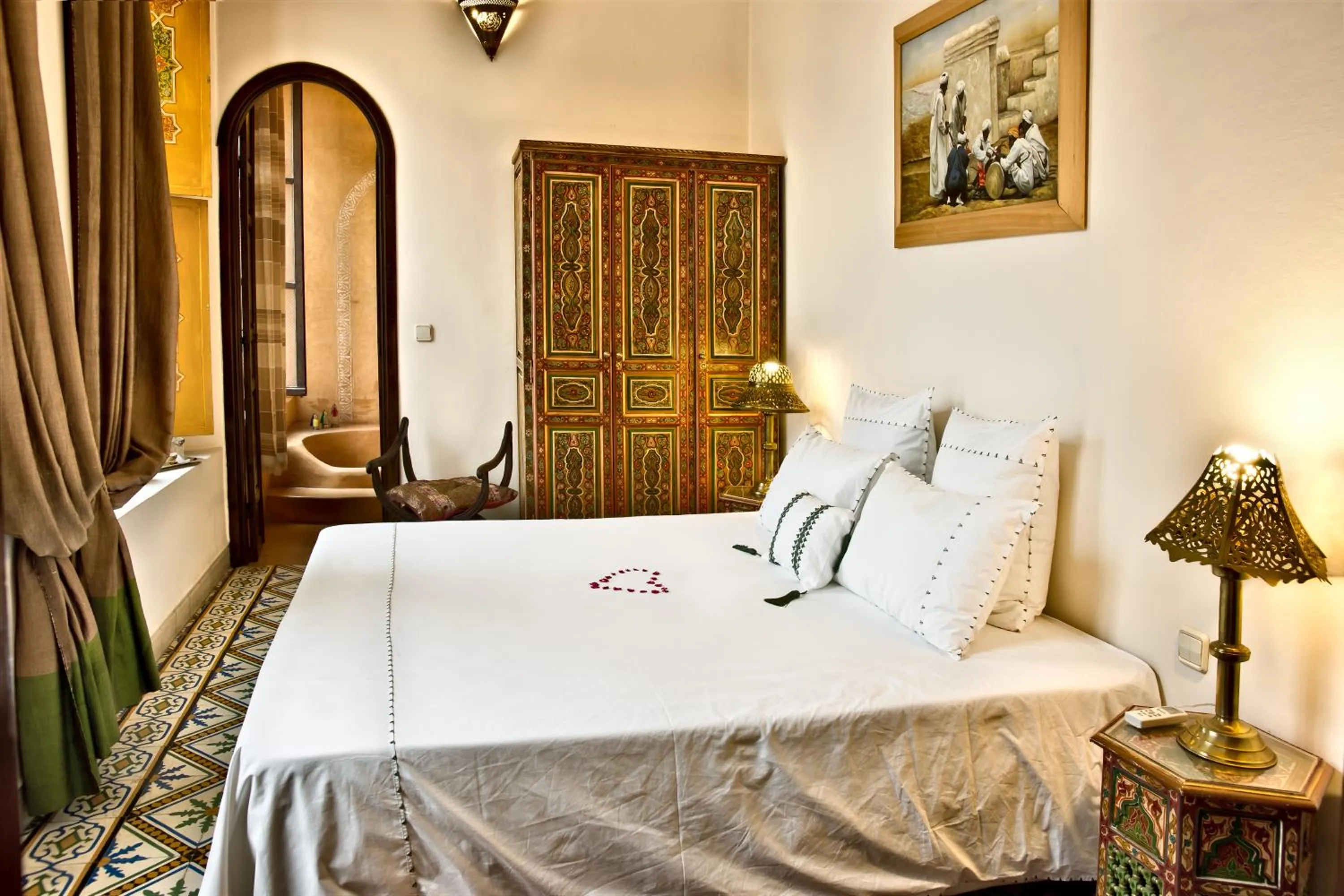 Photo of the whole room, Bed in Riad Al Loune