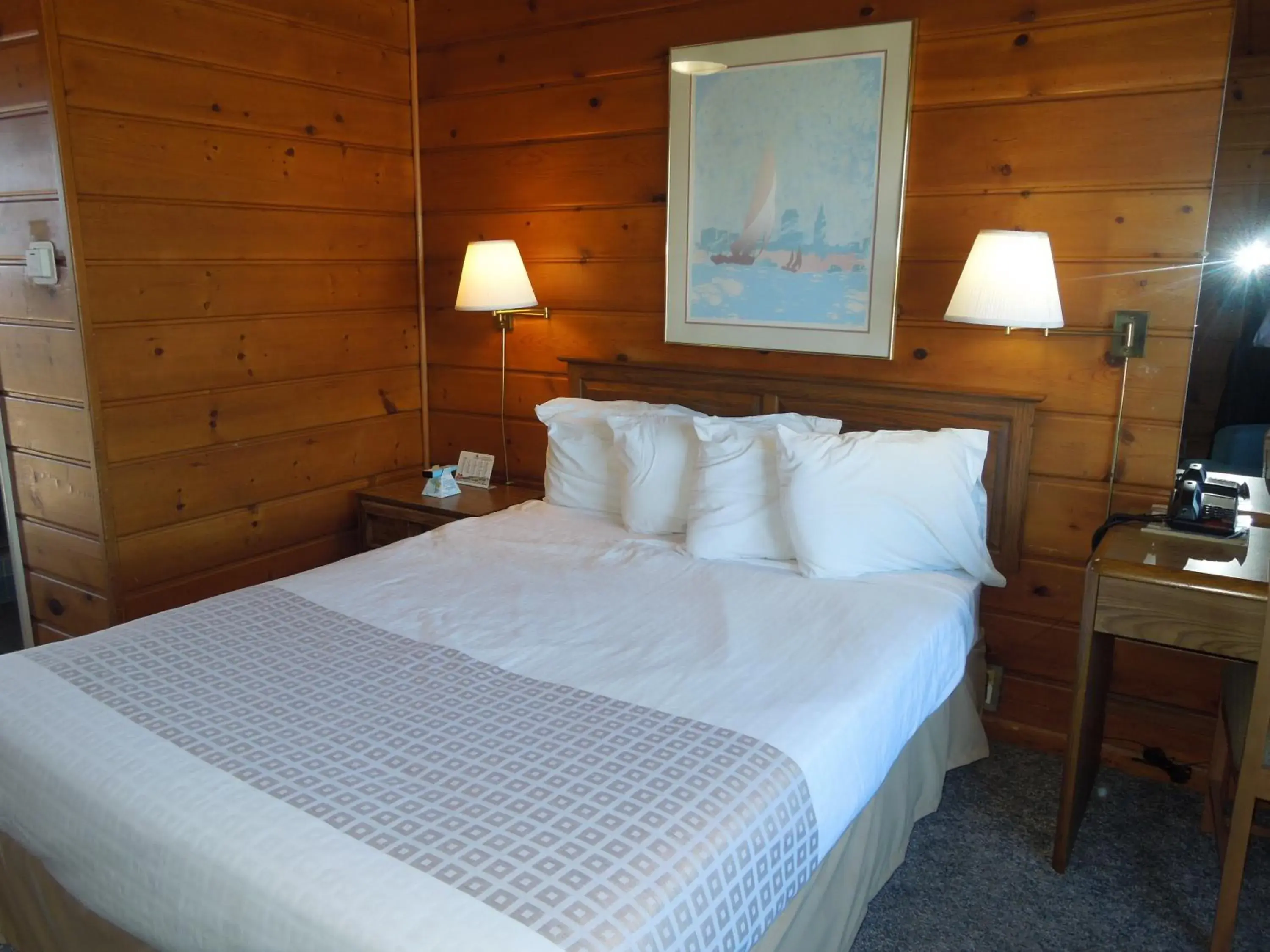 Photo of the whole room in Arlington Inn Photo of the whole room in Arlington Inn